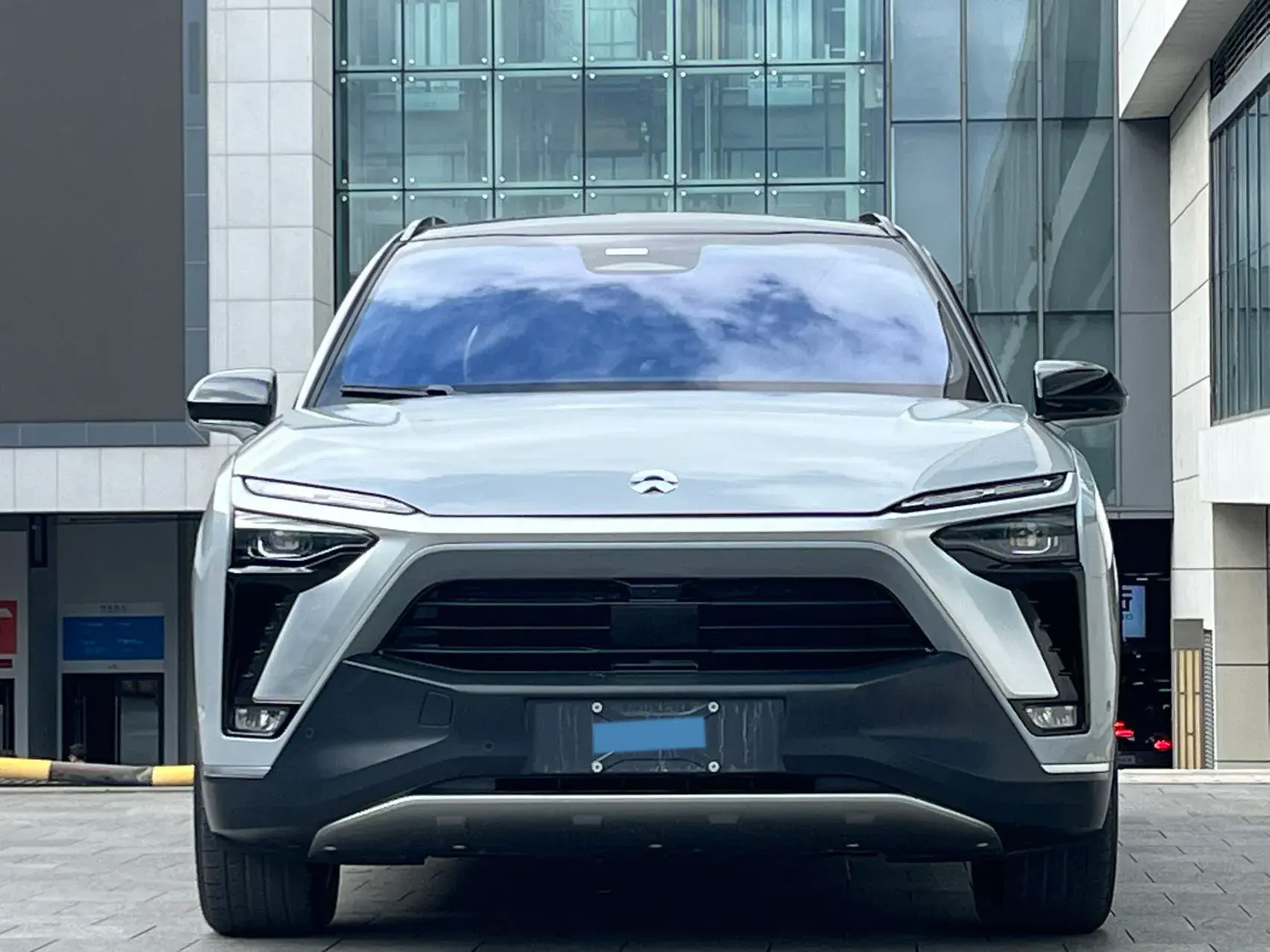 2022 NIO ES8 thumbnail 2