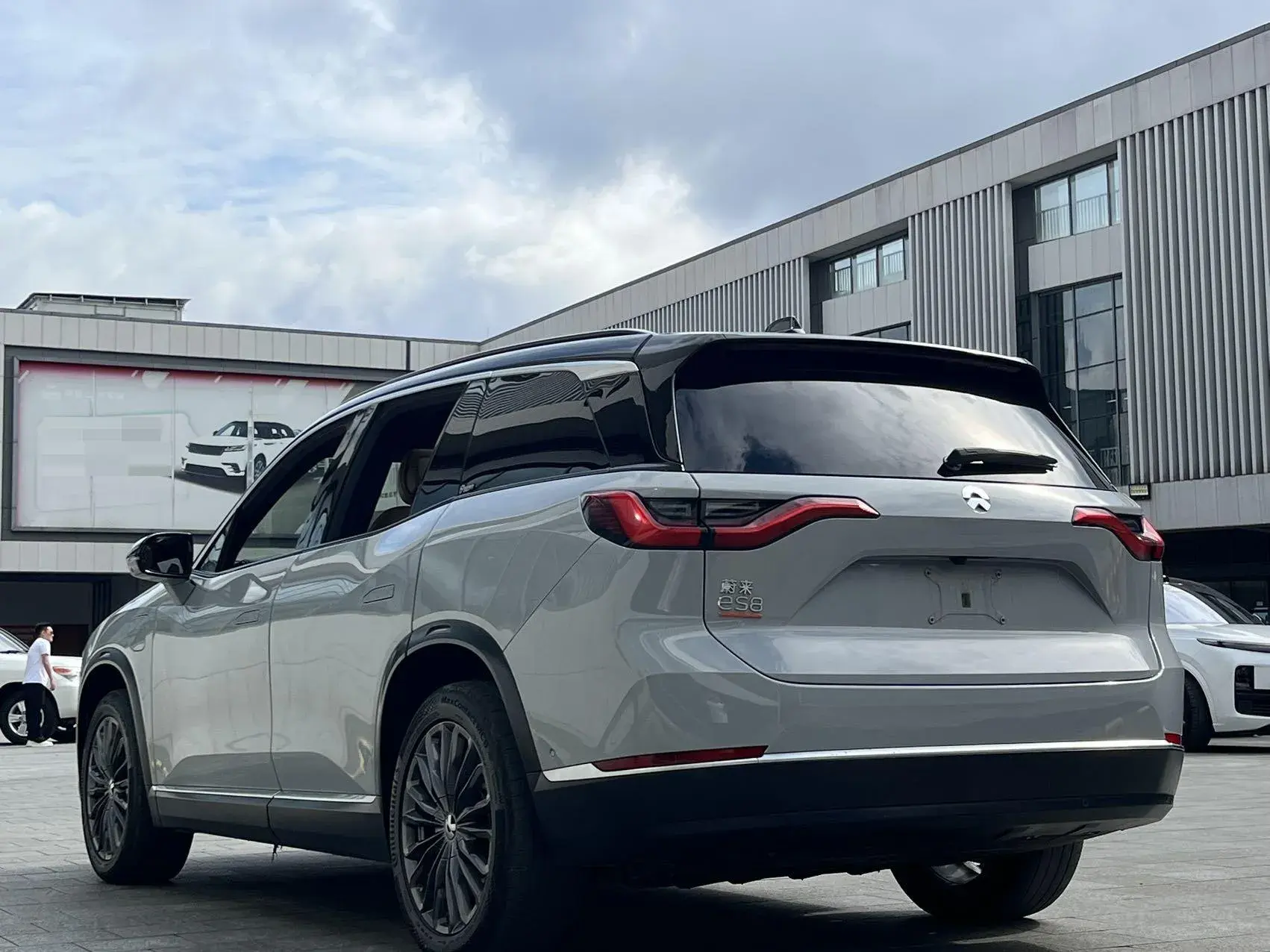 2022 NIO ES8 thumbnail 4