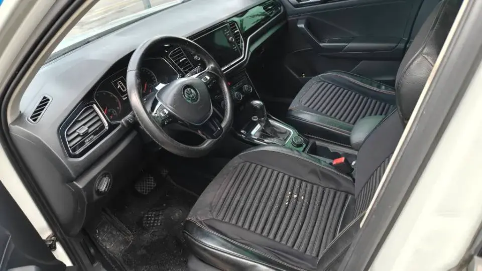 2018 VOLKSWAGEN T-ROC thumbnail 2