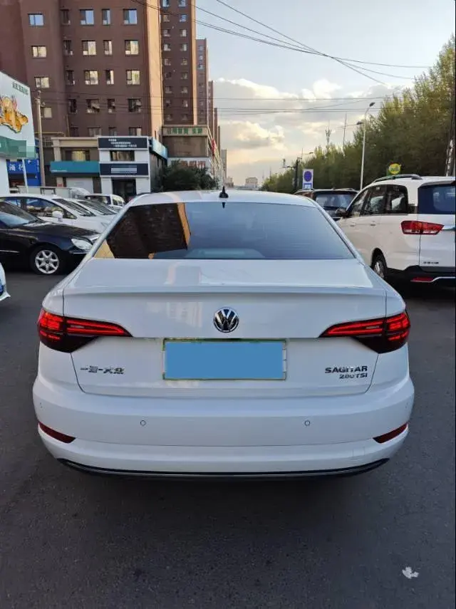 2021 VOLKSWAGEN SAGITAR thumbnail 4