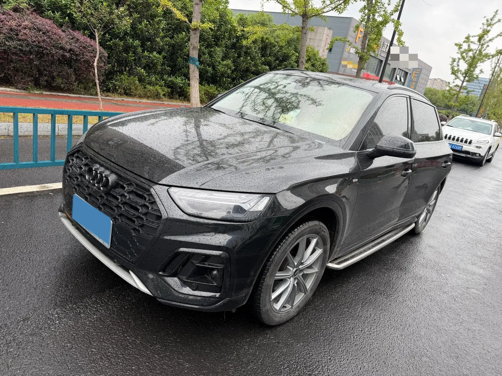 2022 AUDI Q5L view 1
