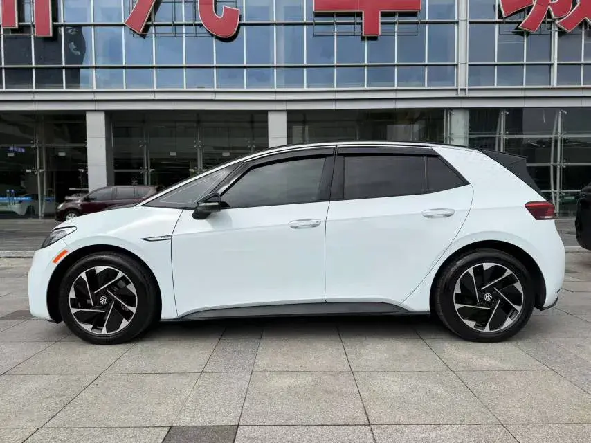 2023 VOLKSWAGEN ID.3 thumbnail 3