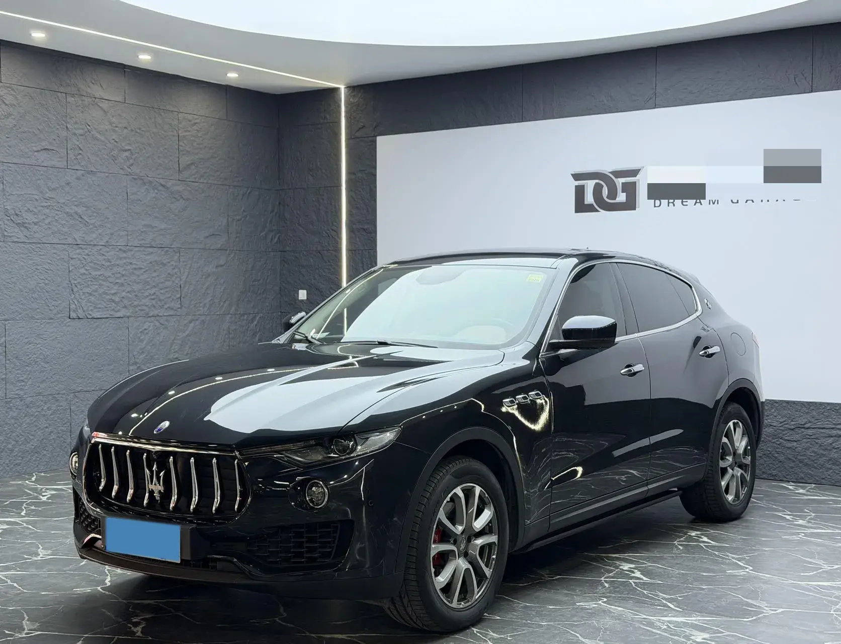 2016 MASERATI LEVANTE view 1