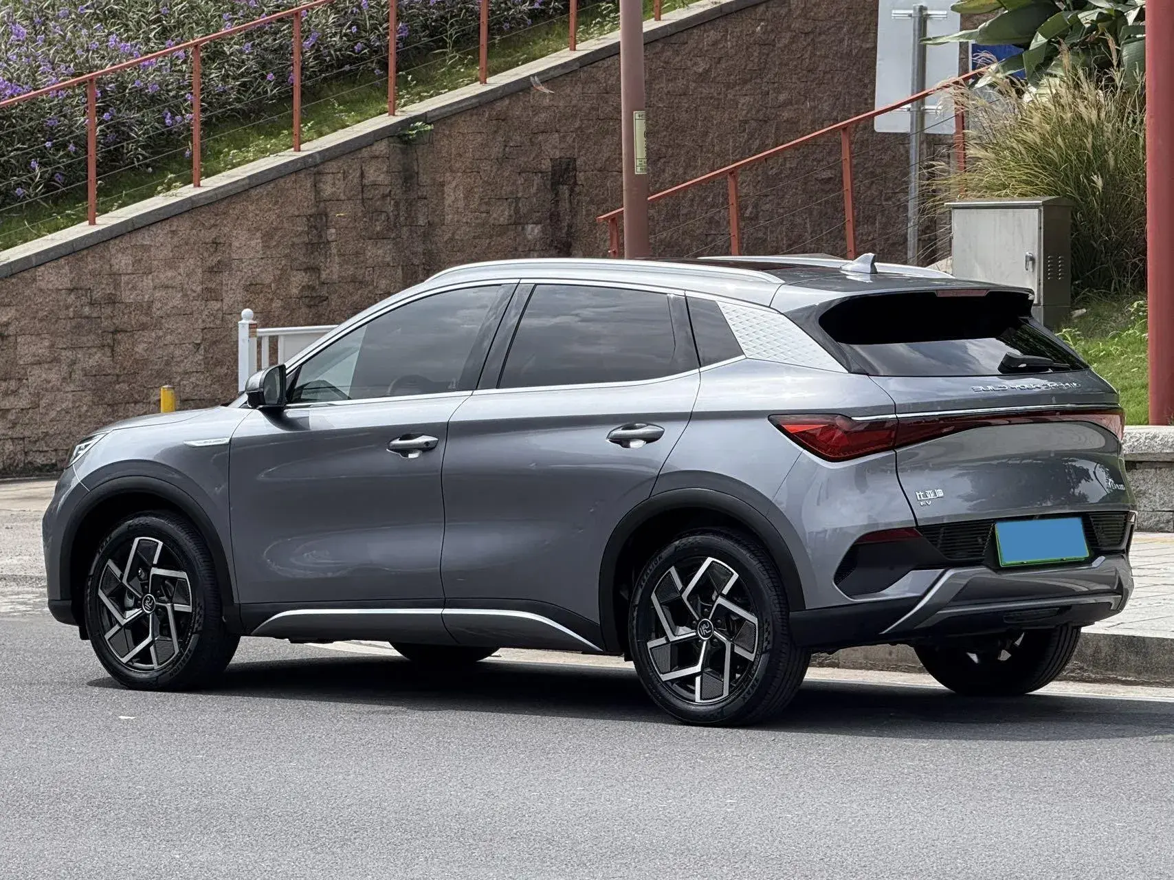 2023 BYD YUAN thumbnail 3