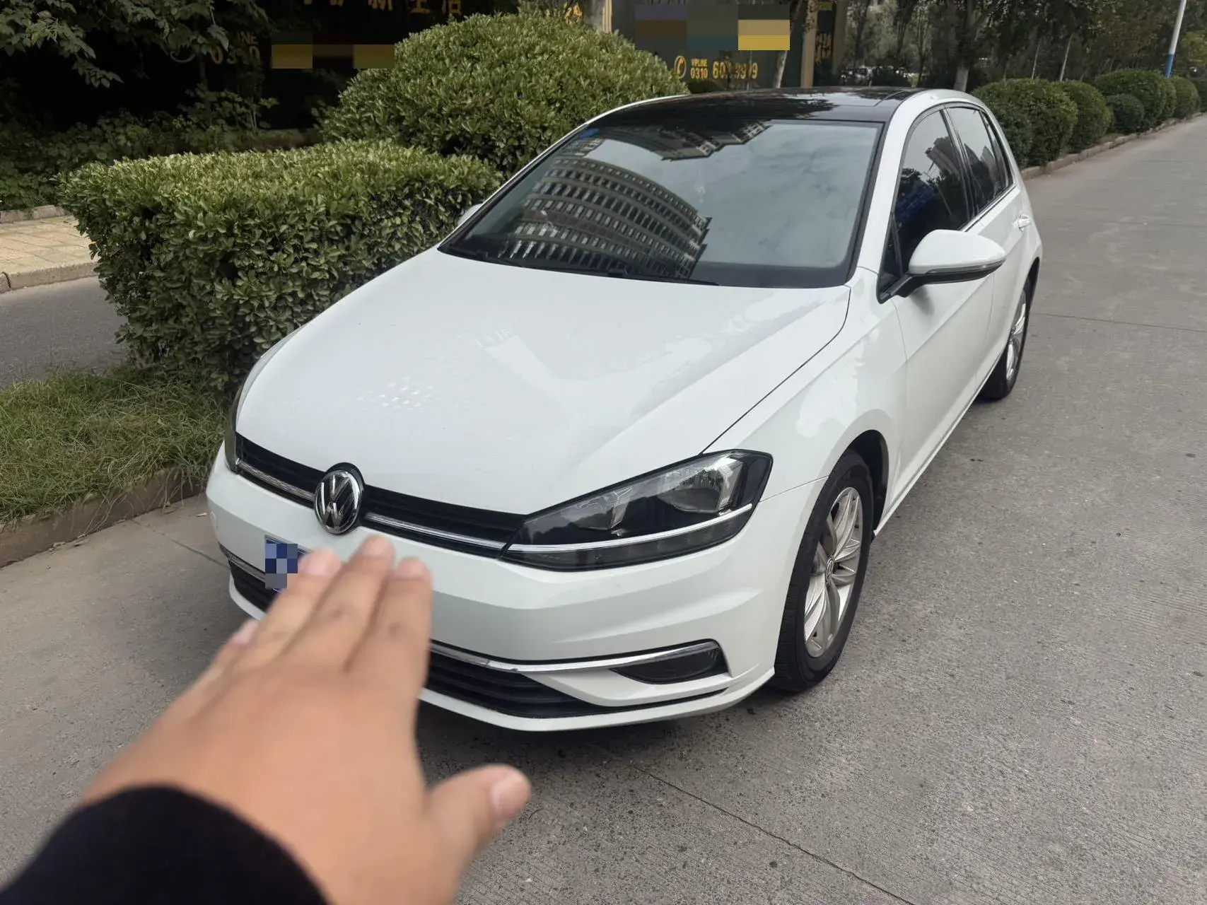 2019 VOLKSWAGEN GOLF view 1