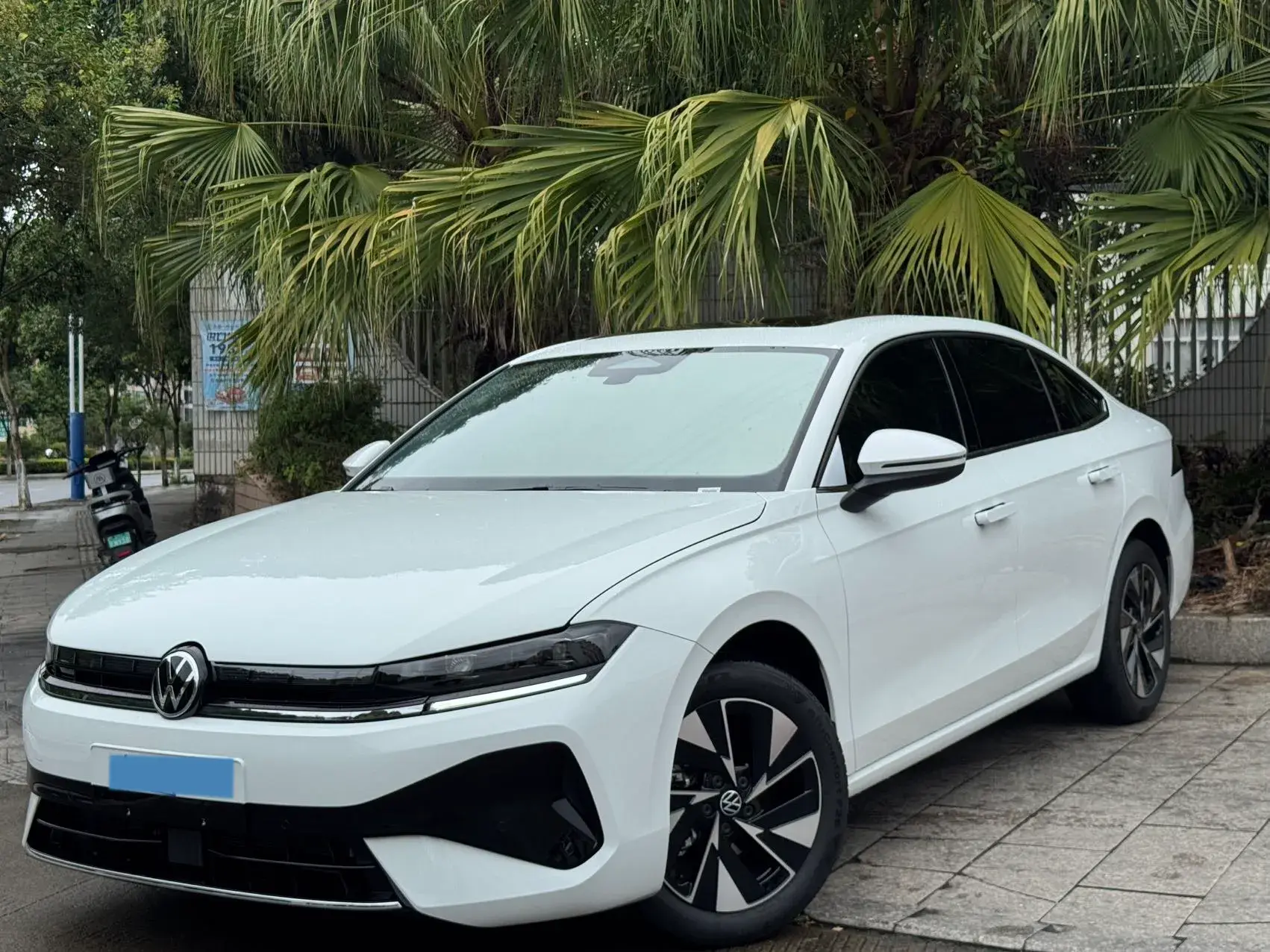 2023 VOLKSWAGEN SAGITAR view 1