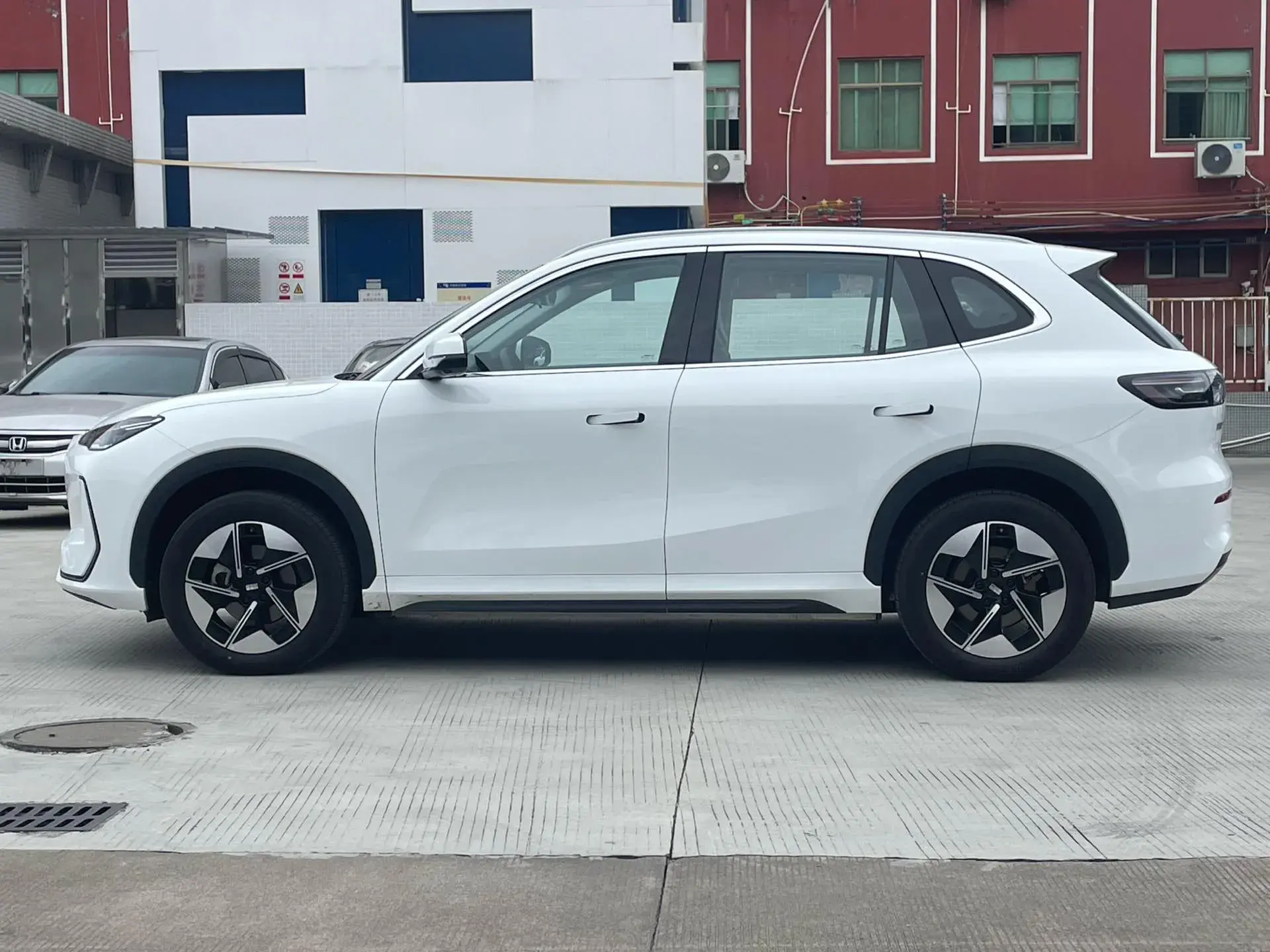 2023 GEELY GALAXY thumbnail 2