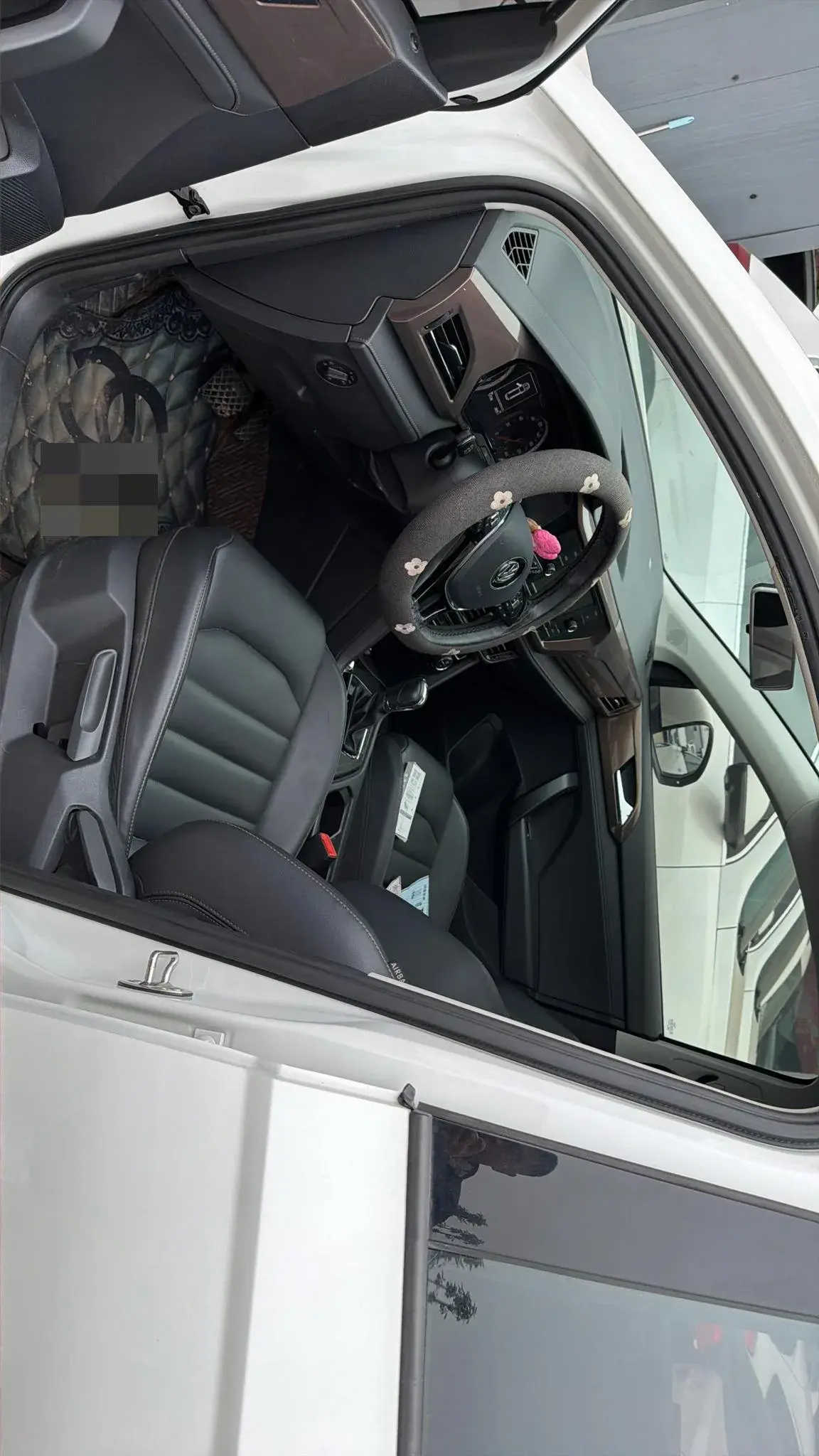 2019 VOLKSWAGEN THARU thumbnail 2