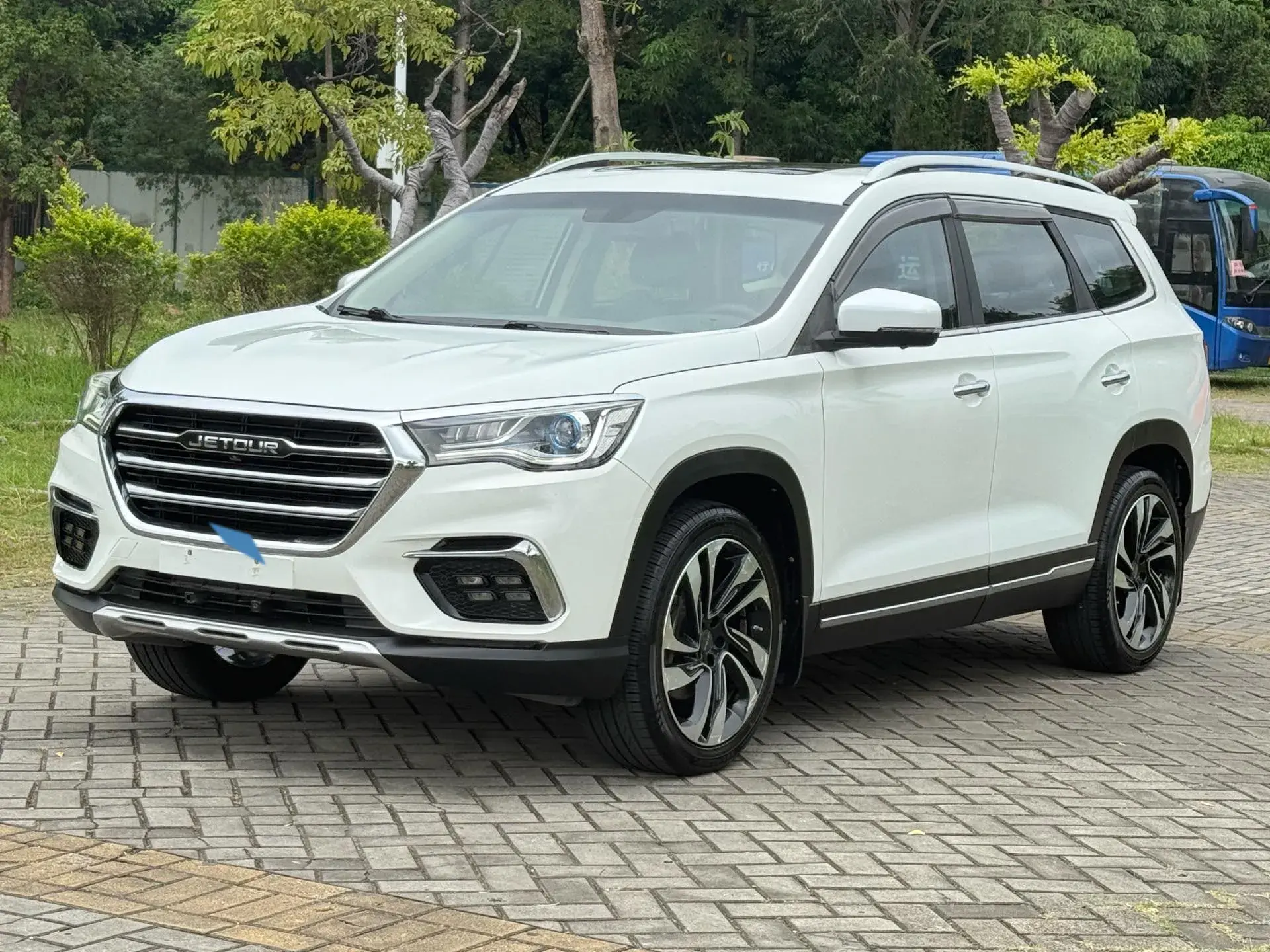 2019 JETOUR X90 view 1