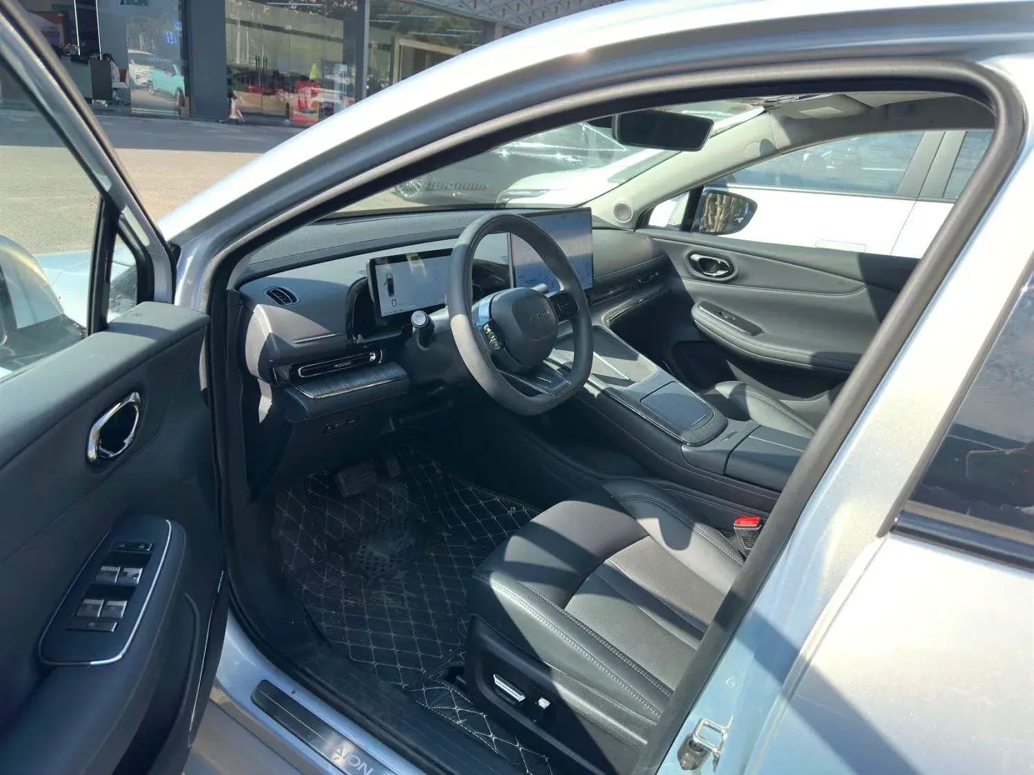 2024 AION AION thumbnail 4