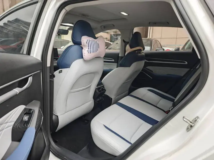 2022 GEELY EMGRAND thumbnail 4