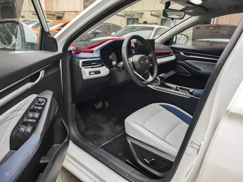 2022 GEELY EMGRAND thumbnail 3