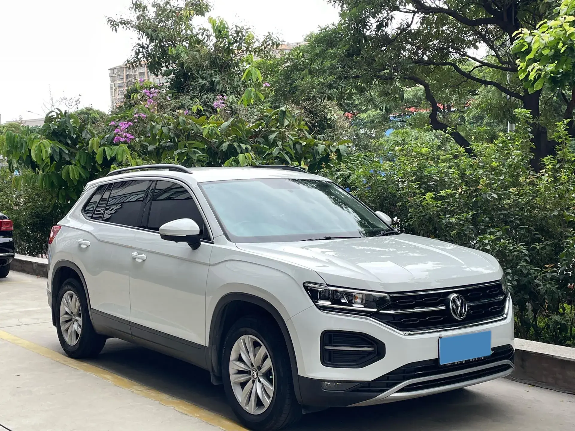 2019 VOLKSWAGEN TAYRON thumbnail 3