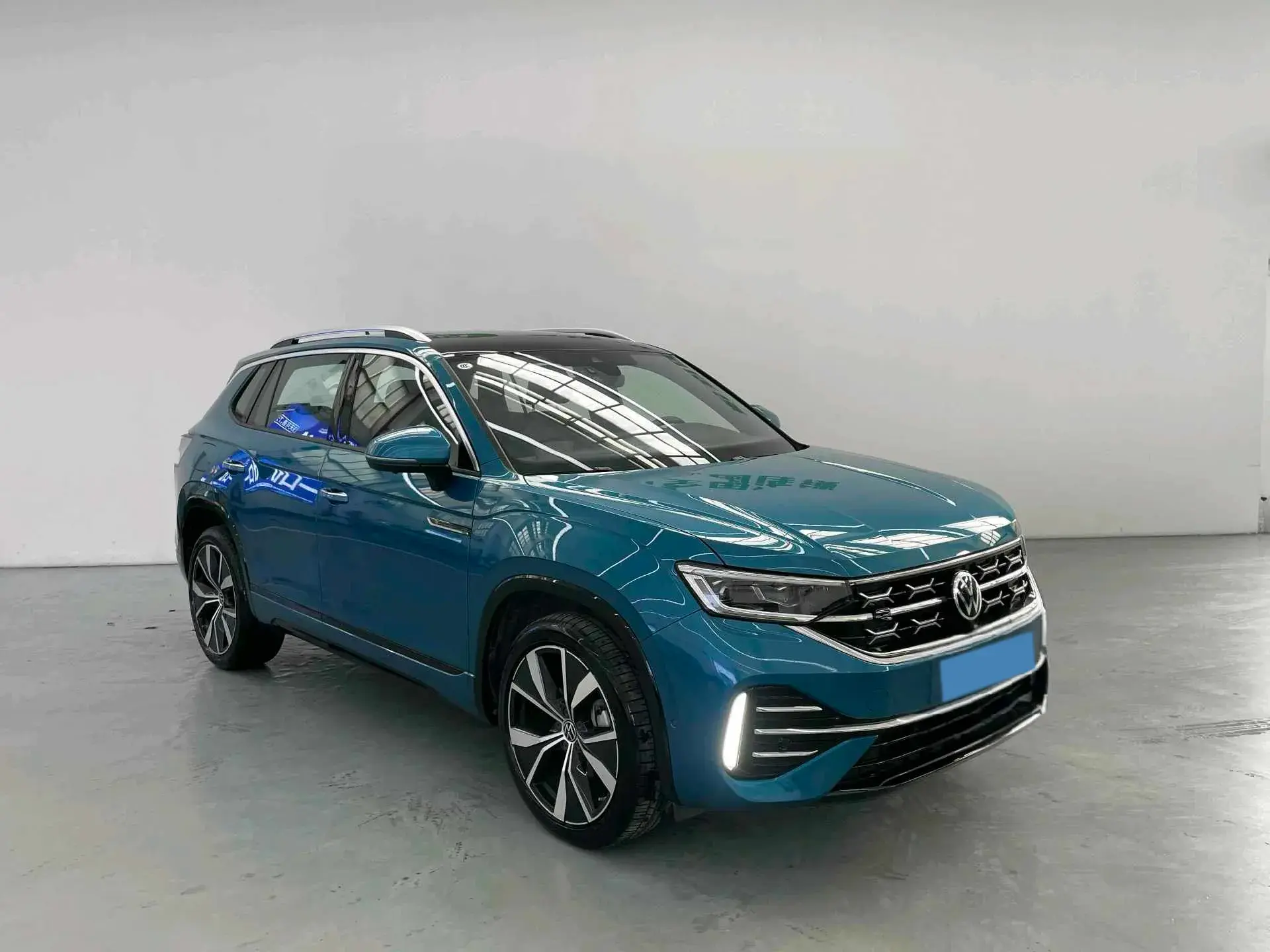 2023 VOLKSWAGEN TAYRON thumbnail 3