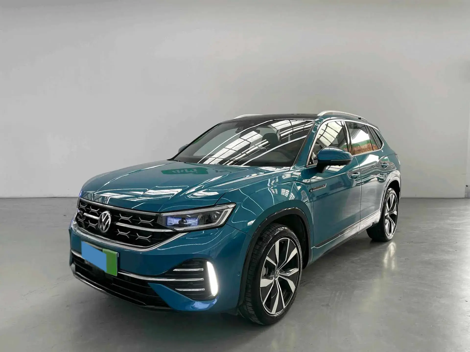 2023 VOLKSWAGEN TAYRON view 1