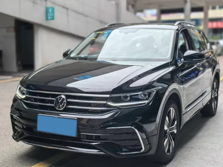 2024 VOLKSWAGEN TIGUAN view 1