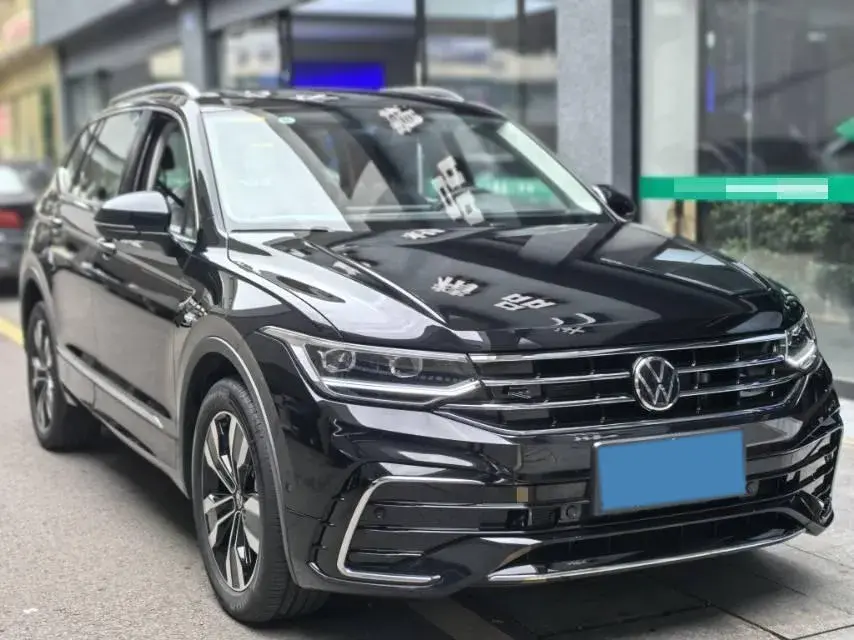 2024 VOLKSWAGEN TIGUAN thumbnail 3