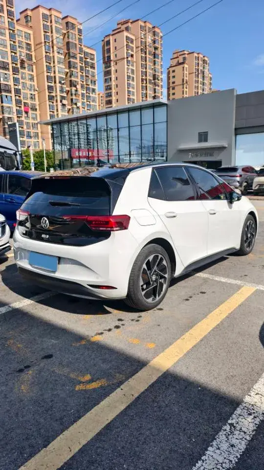 2024 VOLKSWAGEN ID.3 thumbnail 4