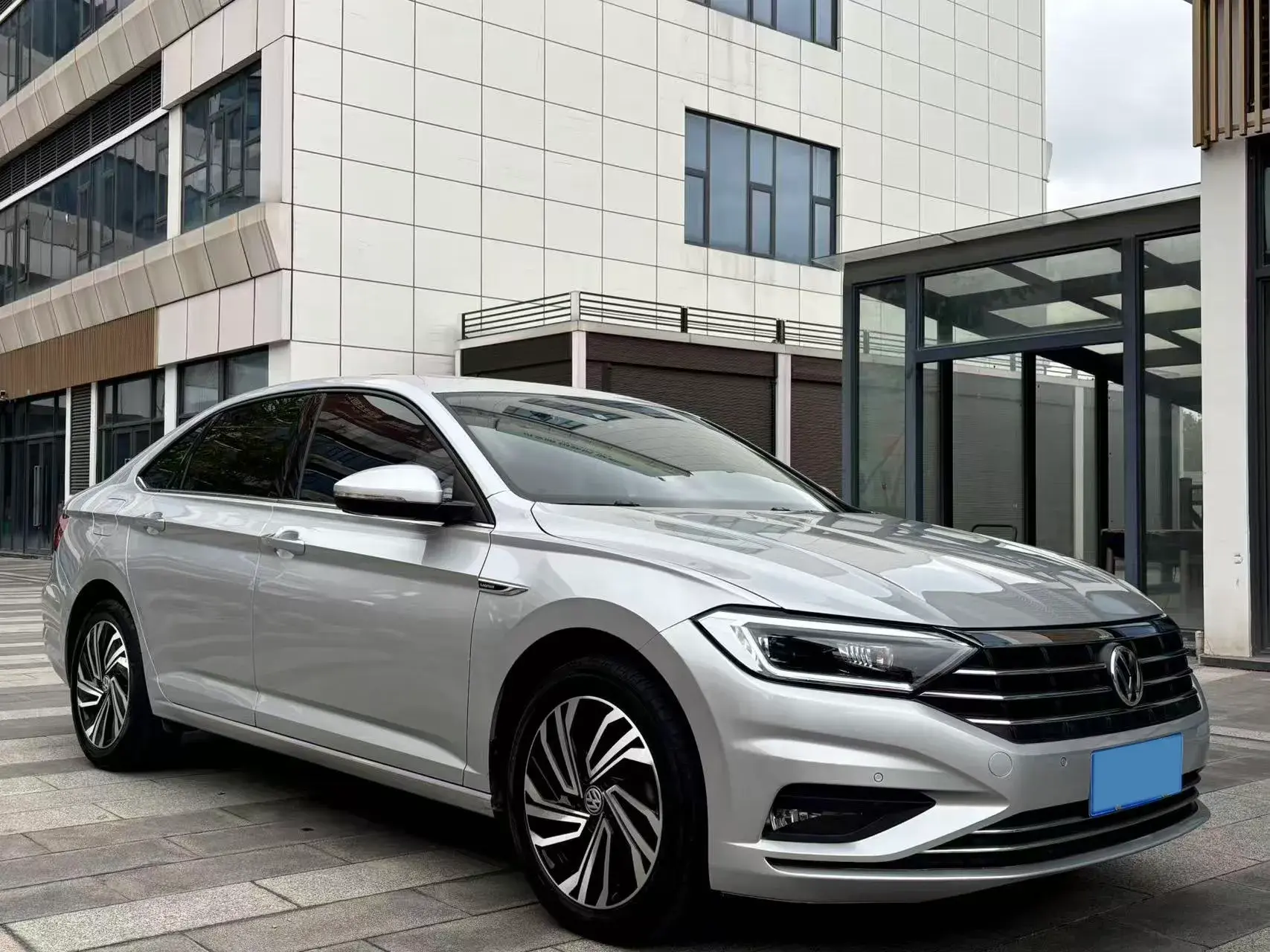 2021 VOLKSWAGEN SAGITAR thumbnail 3