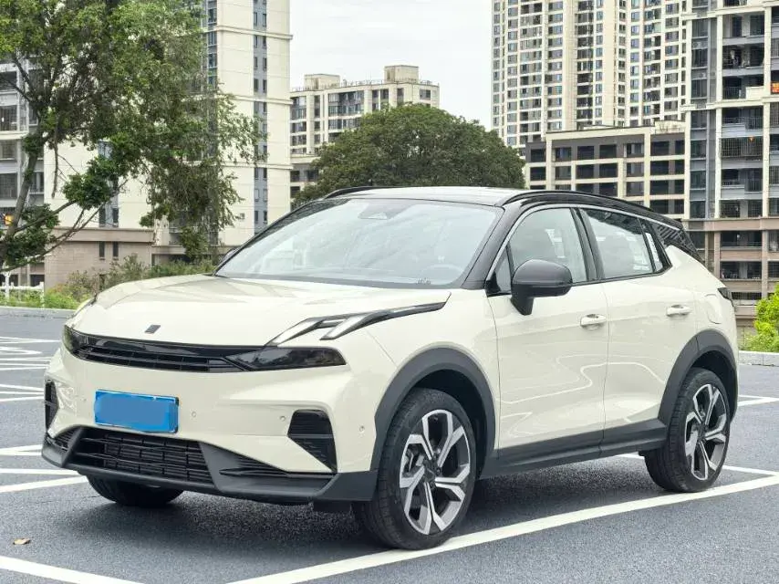 2025 LYNK&CO 06 view 1