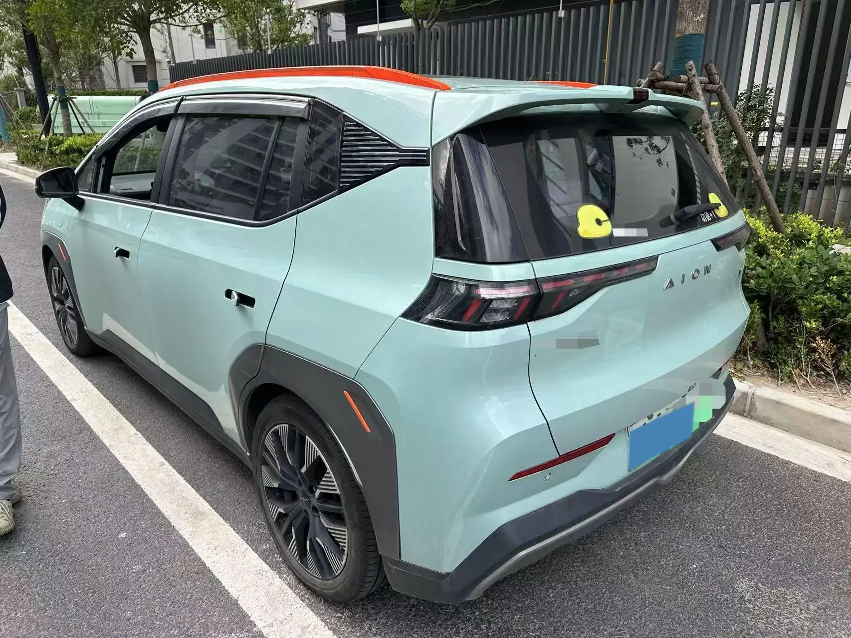 2022 AION Y thumbnail 3