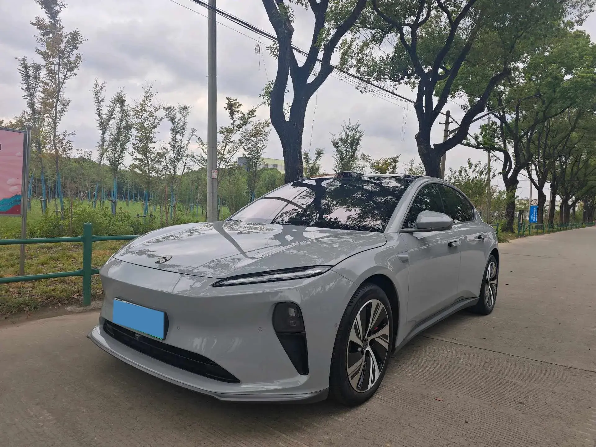 2022 NIO ET5 view 1