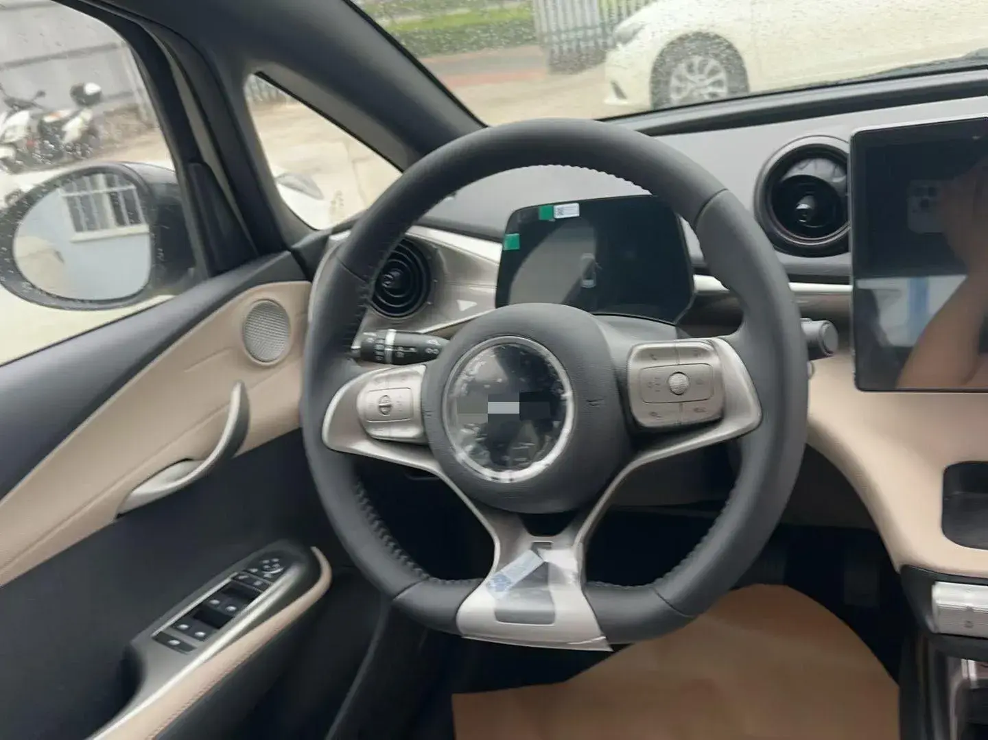 2025 BYD DOLPHIN thumbnail 3