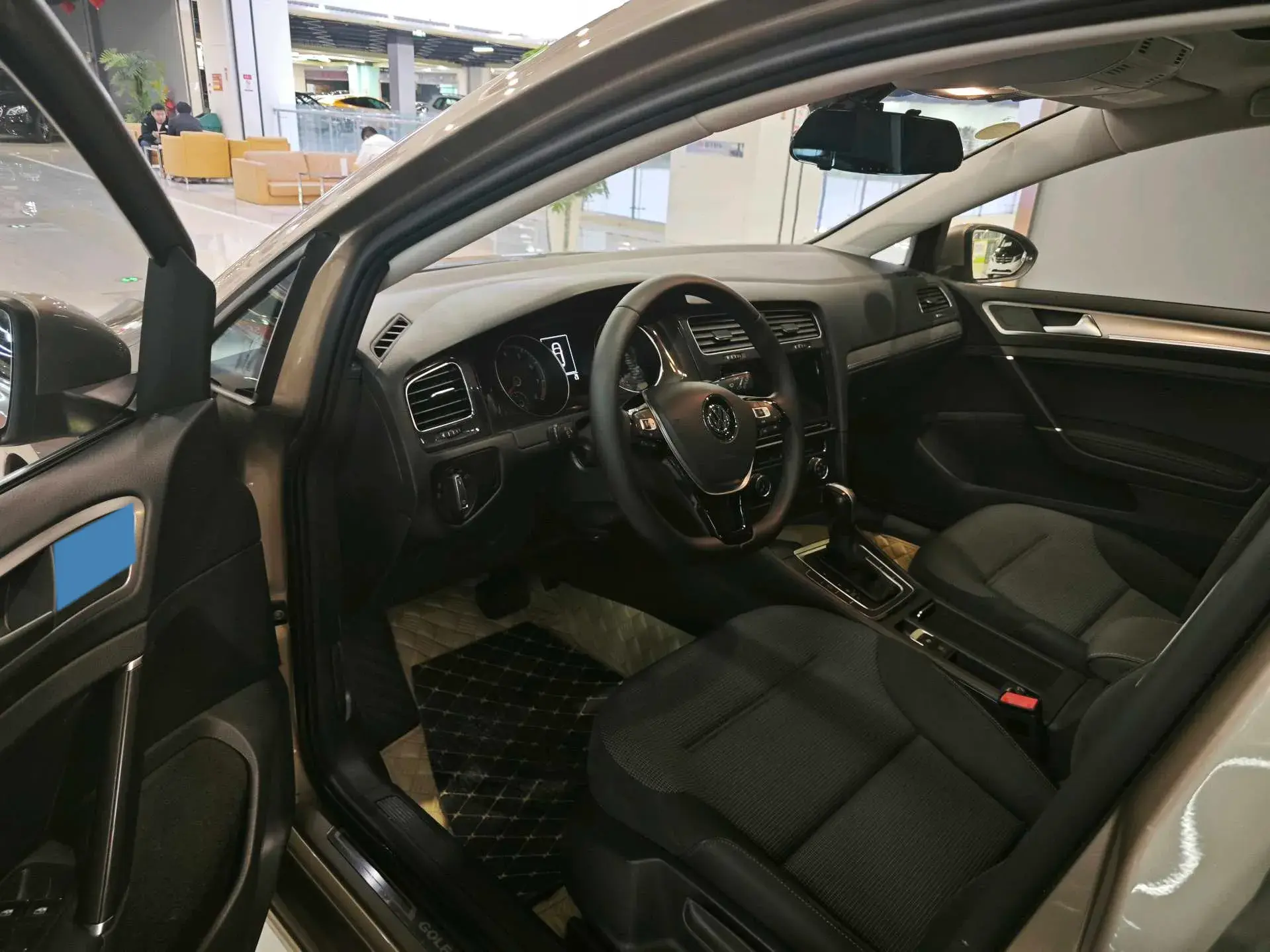 2019 VOLKSWAGEN GOLF thumbnail 4