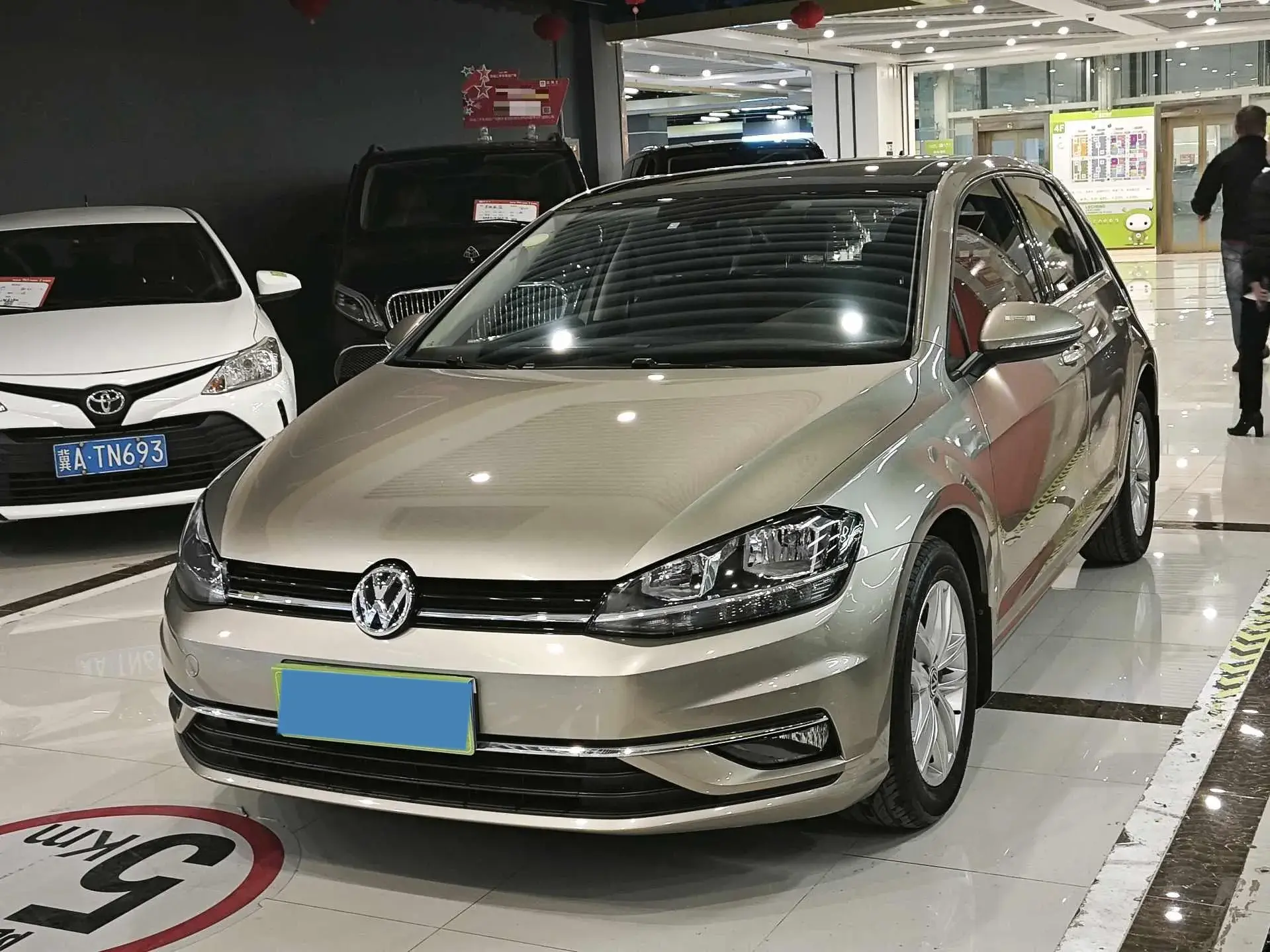 2019 VOLKSWAGEN GOLF view 1