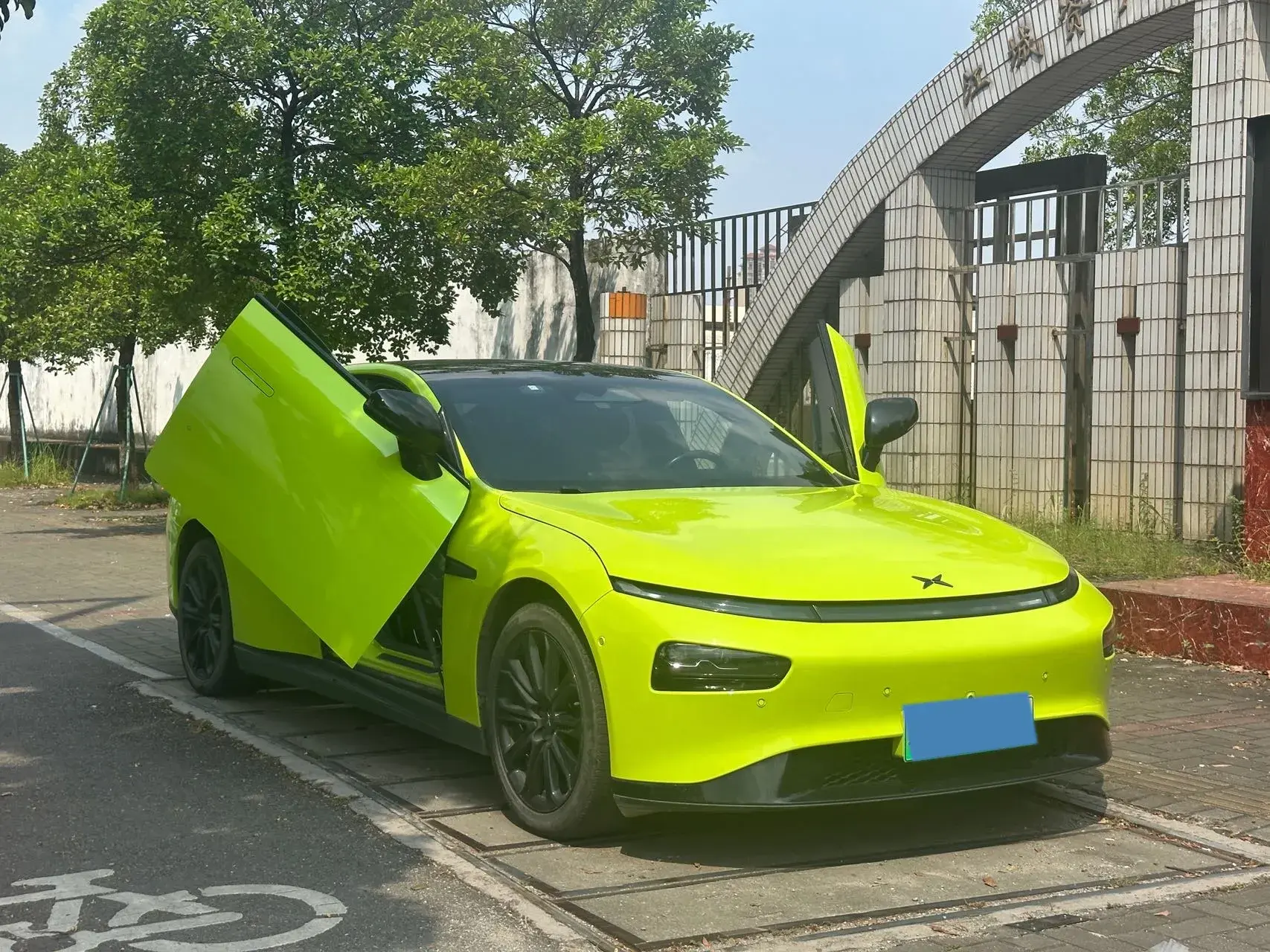 2021 XPENG P7 thumbnail 3