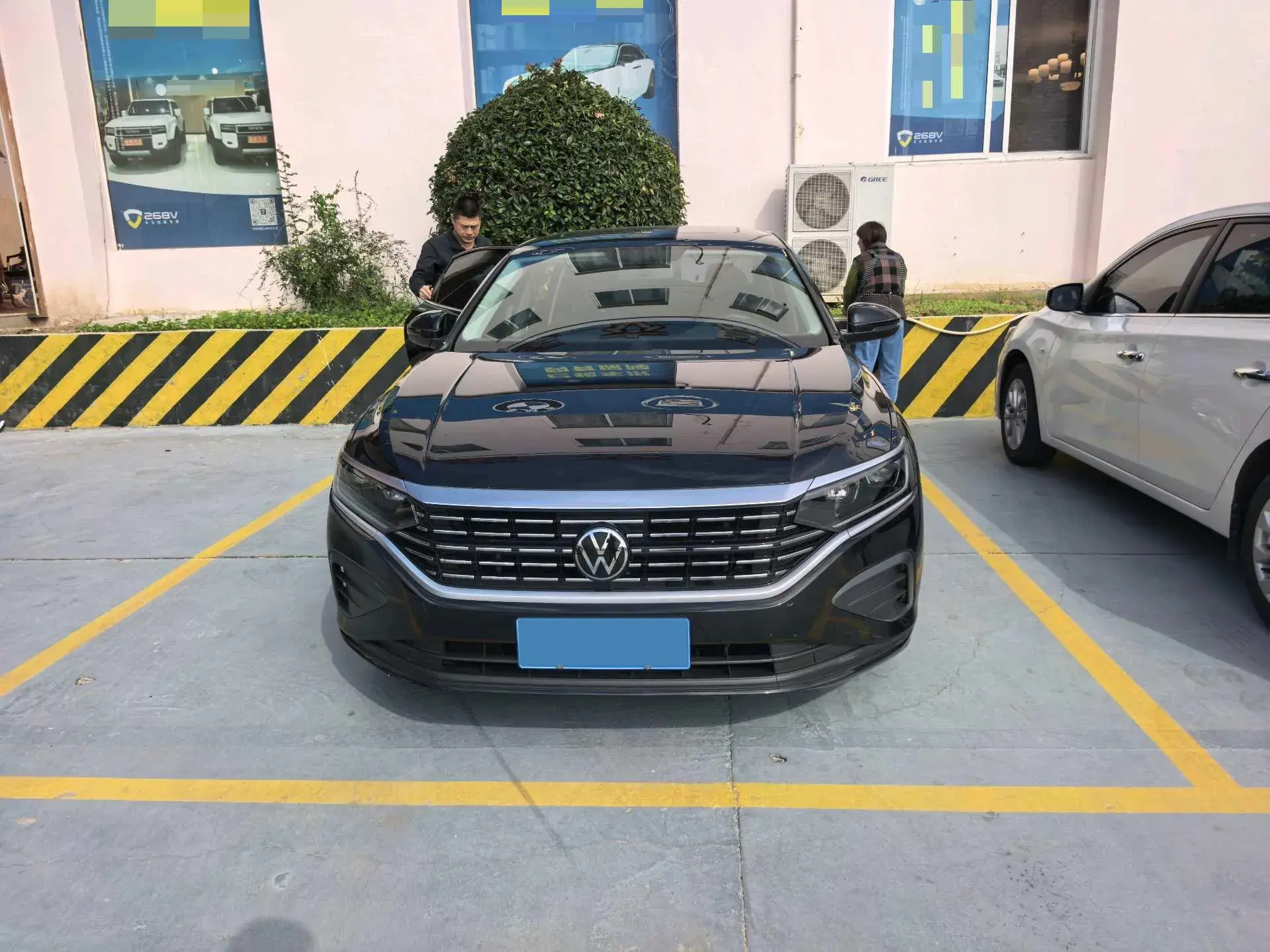 2024 VOLKSWAGEN PASSAT thumbnail 2