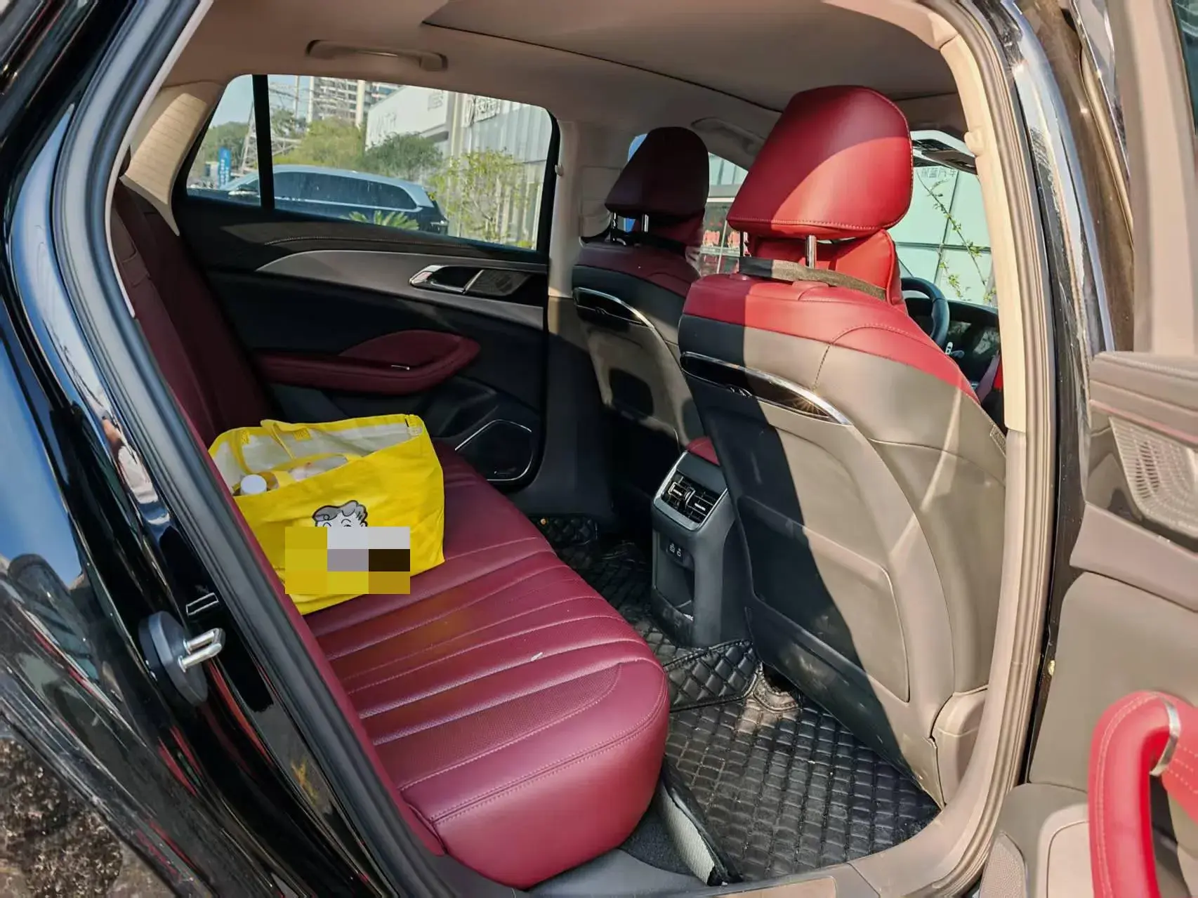 2024 HONGQI H5 thumbnail 4