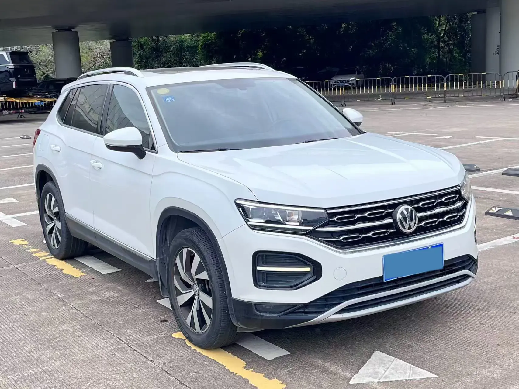 2019 VOLKSWAGEN TAYRON thumbnail 3