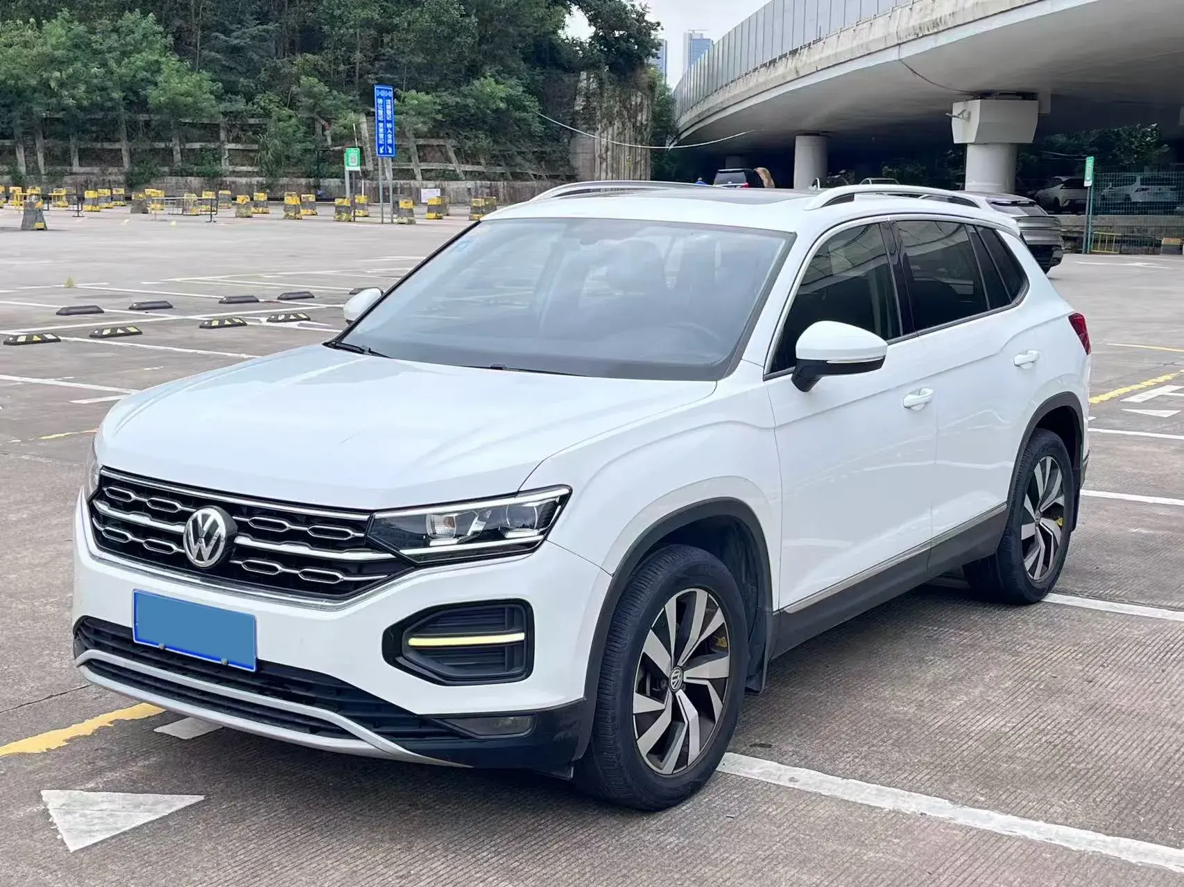 2019 VOLKSWAGEN TAYRON view 1