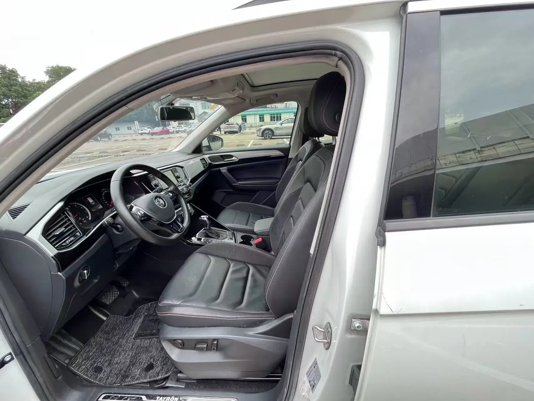 2019 VOLKSWAGEN TAYRON thumbnail 4