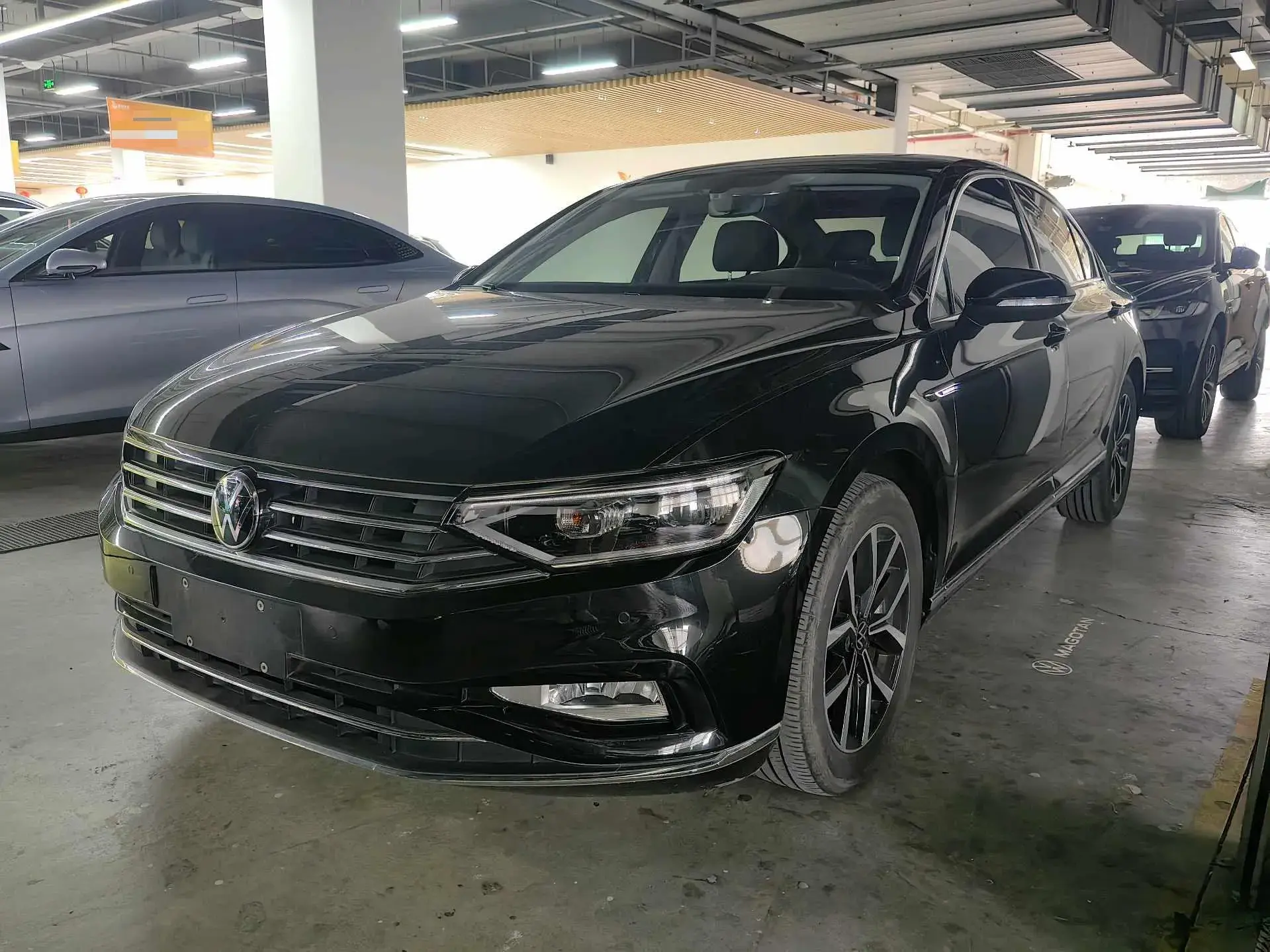 2020 VOLKSWAGEN MAGOTAN view 1