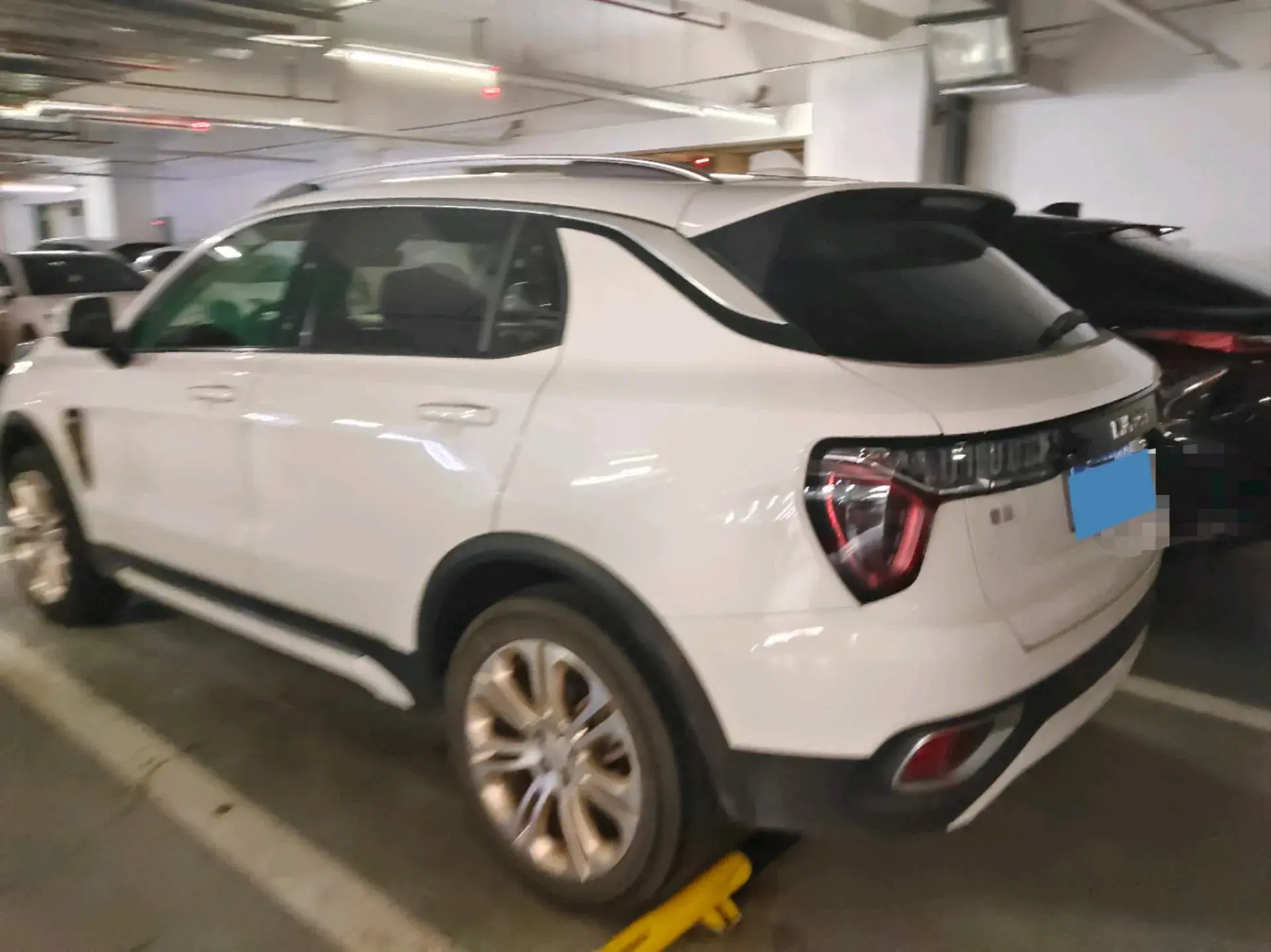 2017 LYNK&CO 01 thumbnail 4