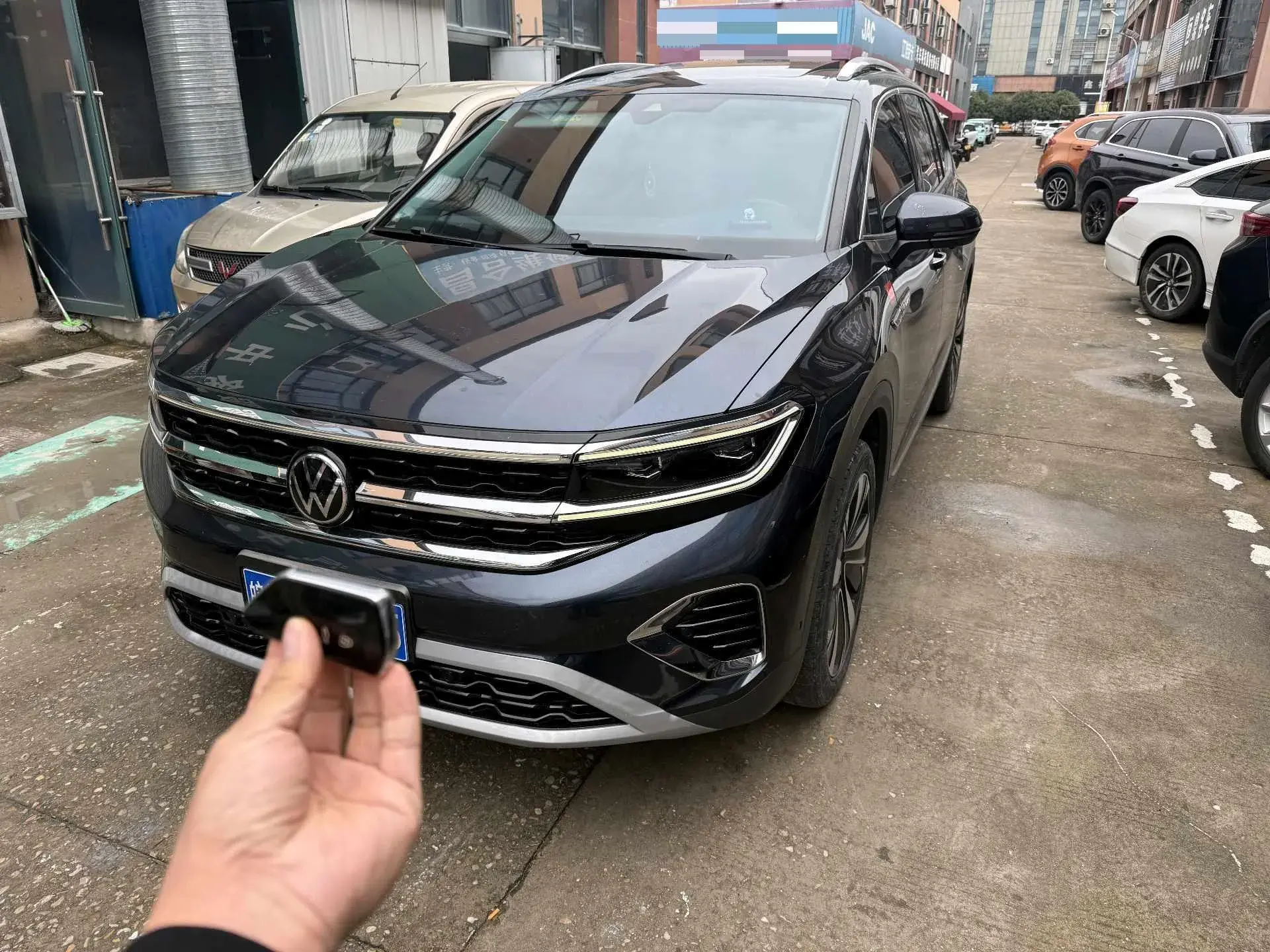 2021 VOLKSWAGEN TALAGON view 1