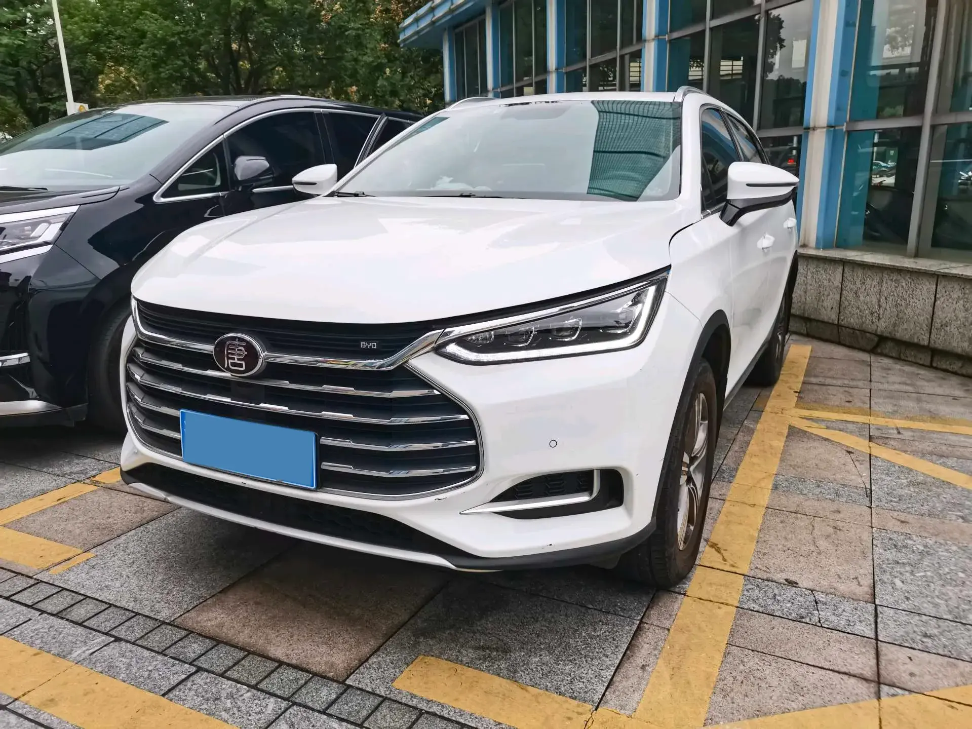 2018 BYD TANG view 1