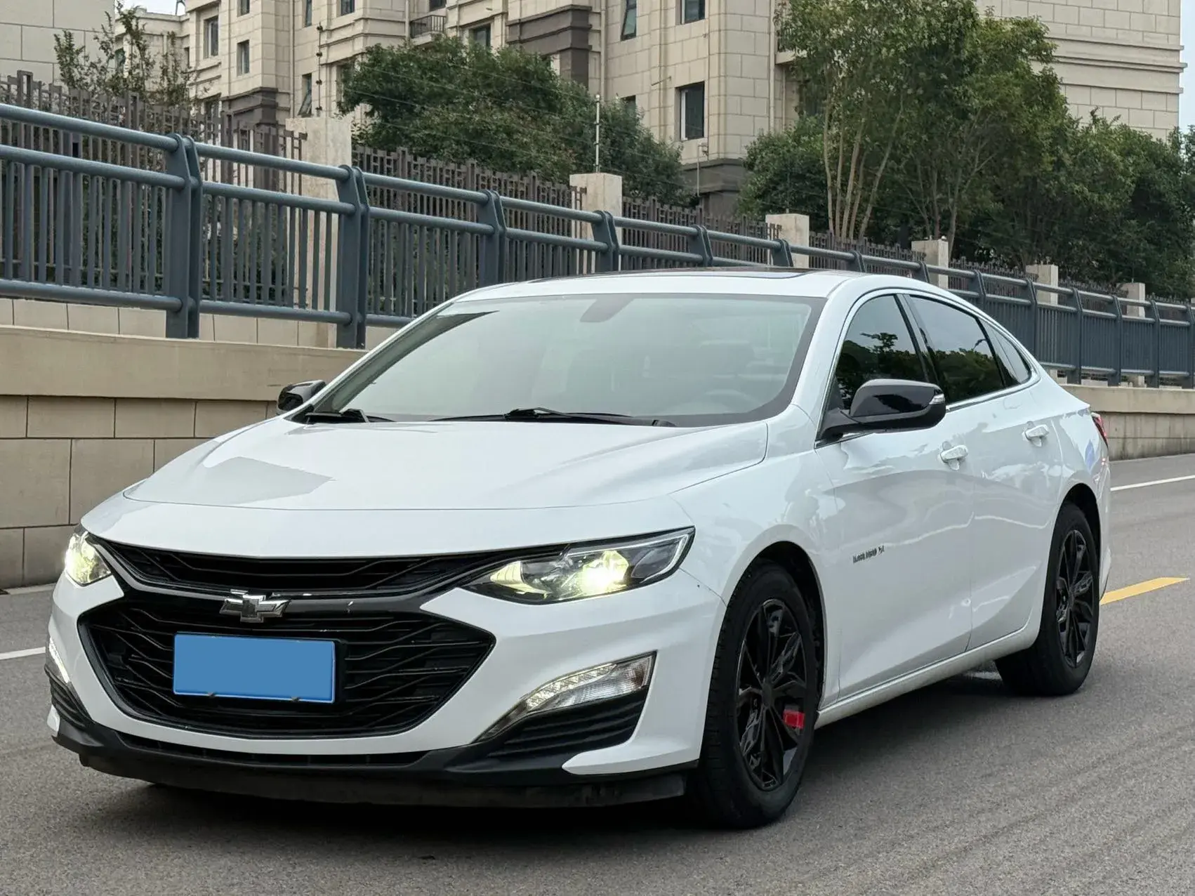 2019 CHEVROLET MALIBU view 1