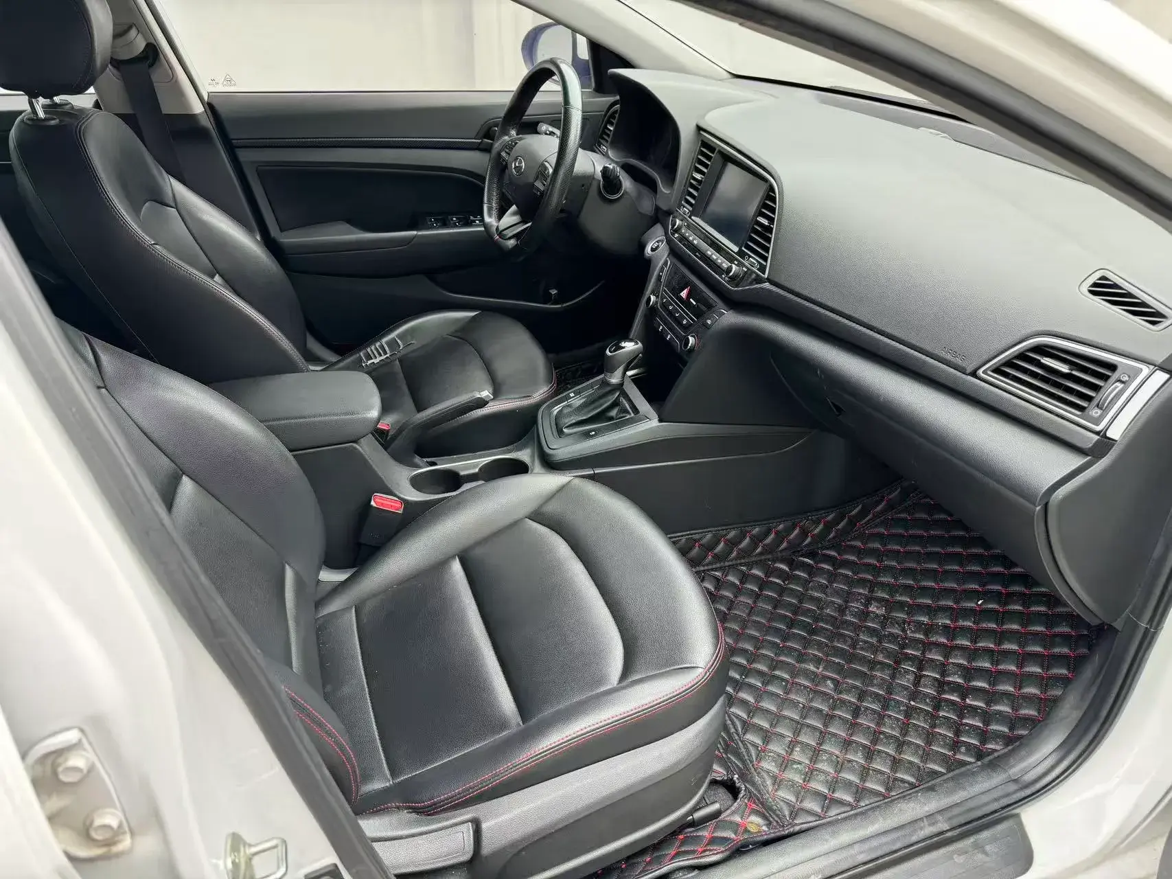 2018 HYUNDAI ELANTRA thumbnail 4