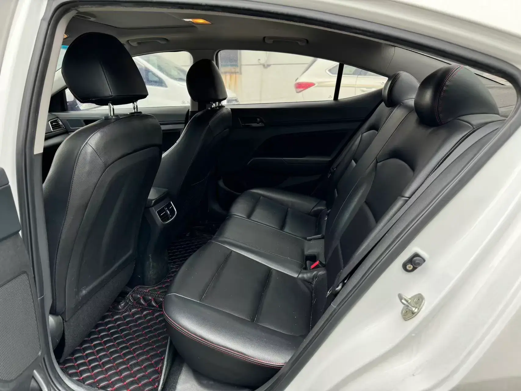 2018 HYUNDAI ELANTRA thumbnail 3