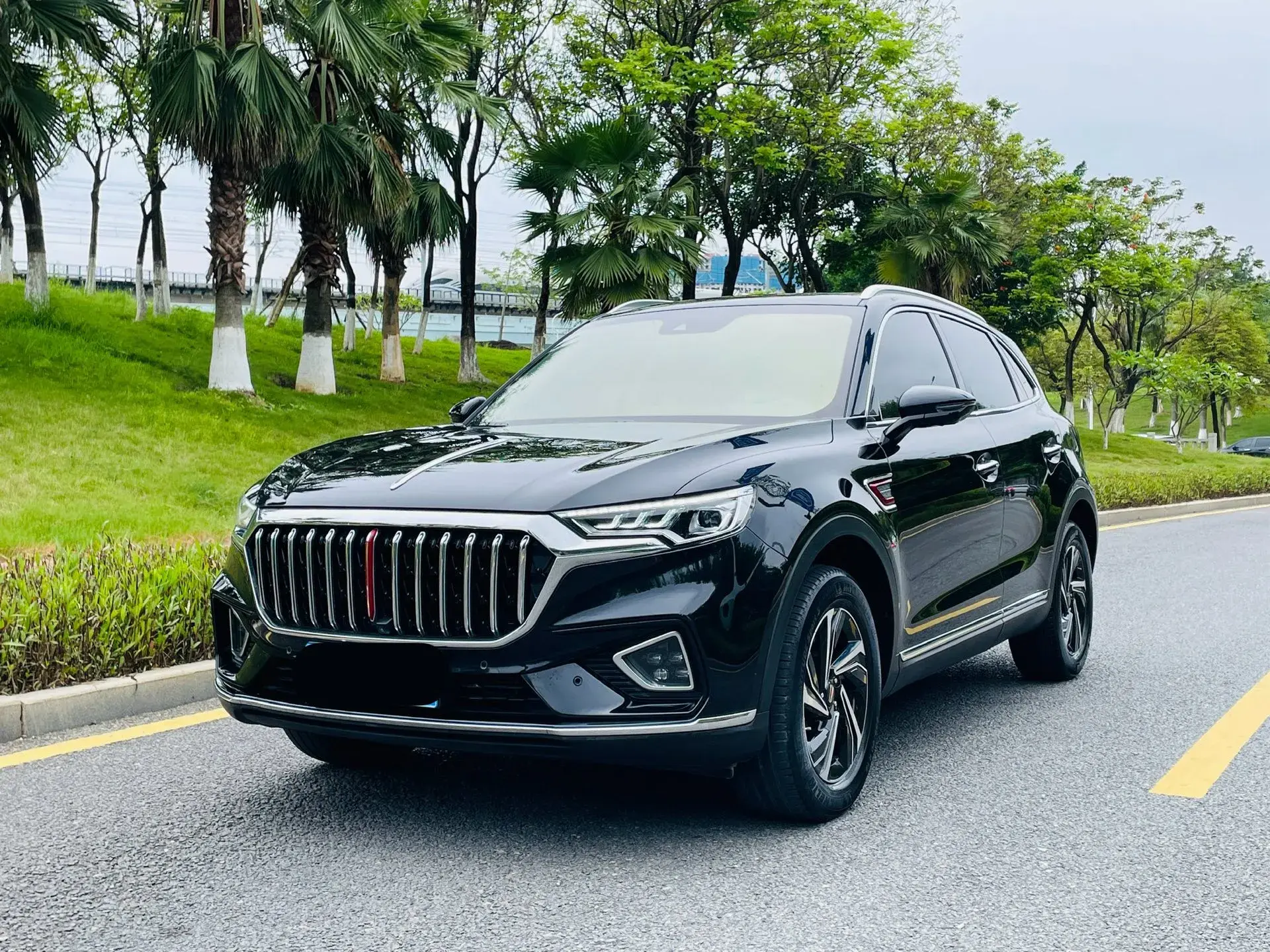 2022 HONGQI HS5 view 1