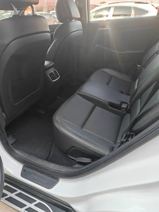 2015 HYUNDAI TUCSON thumbnail 4