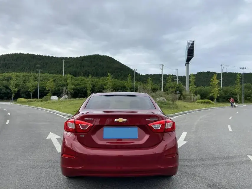 2018 CHEVROLET CRUZE thumbnail 4