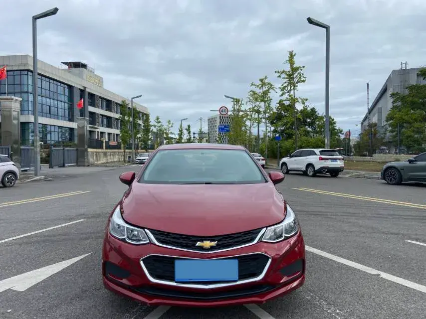 2018 CHEVROLET CRUZE thumbnail 2