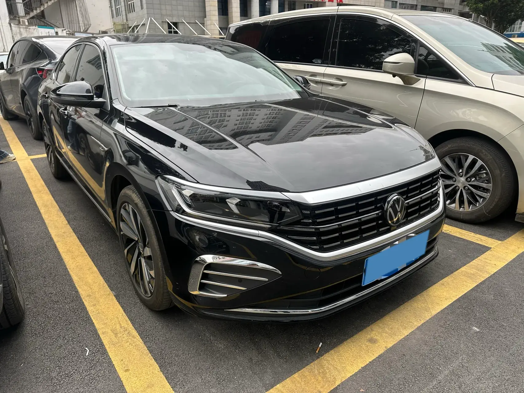 2024 VOLKSWAGEN PASSAT thumbnail 3