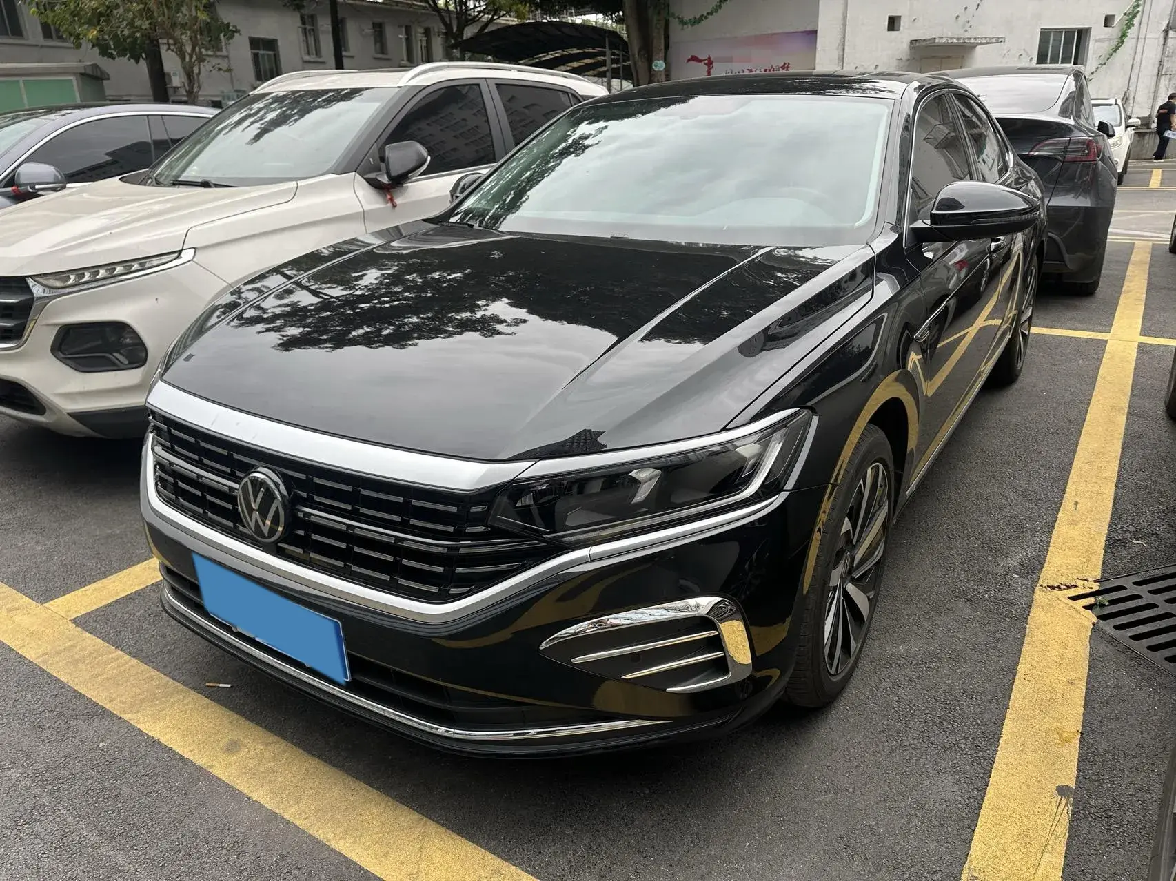 2024 VOLKSWAGEN PASSAT view 1