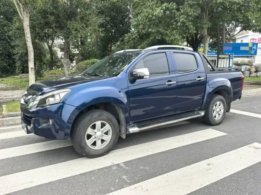 2018 ISUZU D-MAX view 1