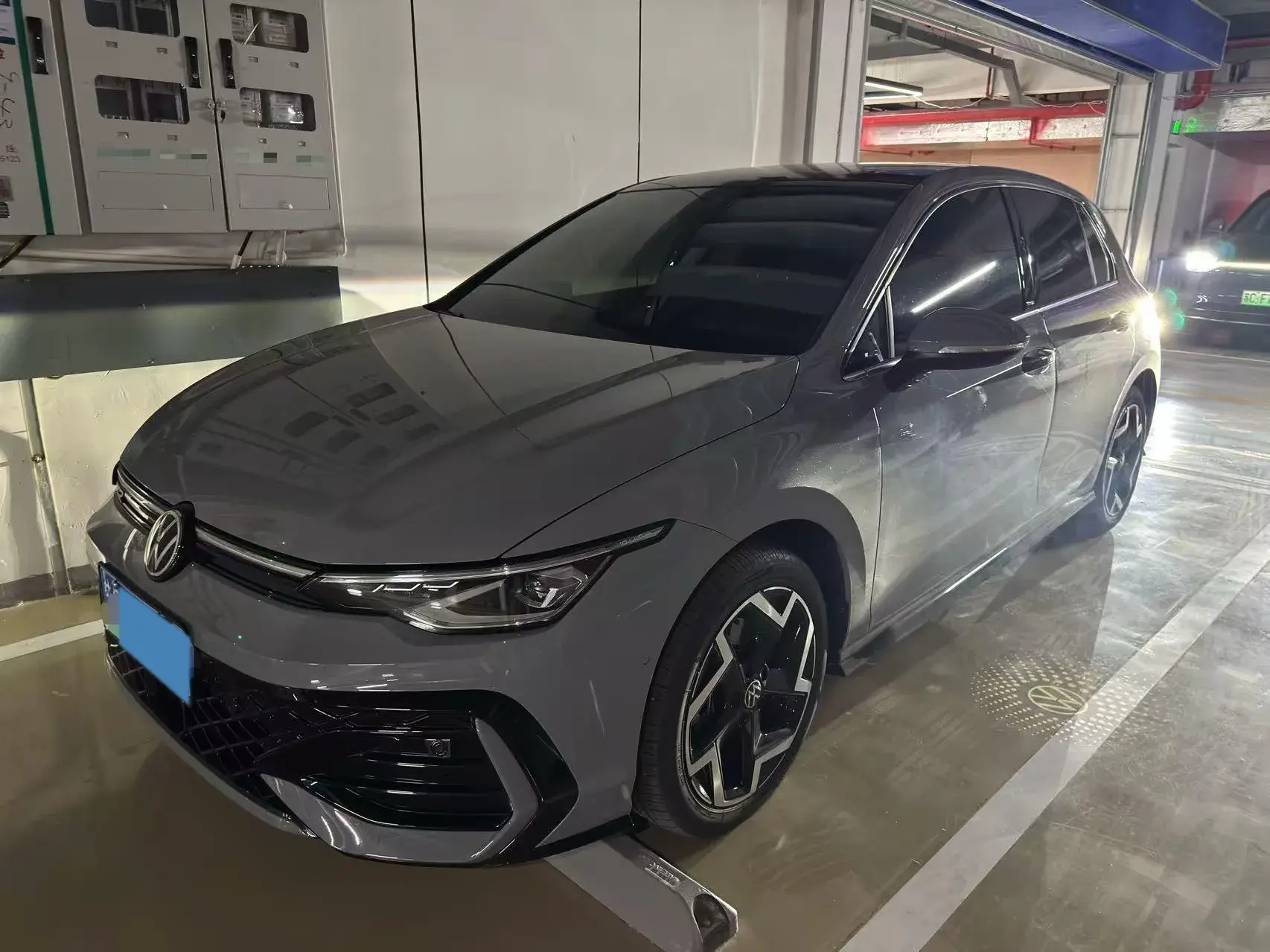 2025 VOLKSWAGEN GOLF view 1